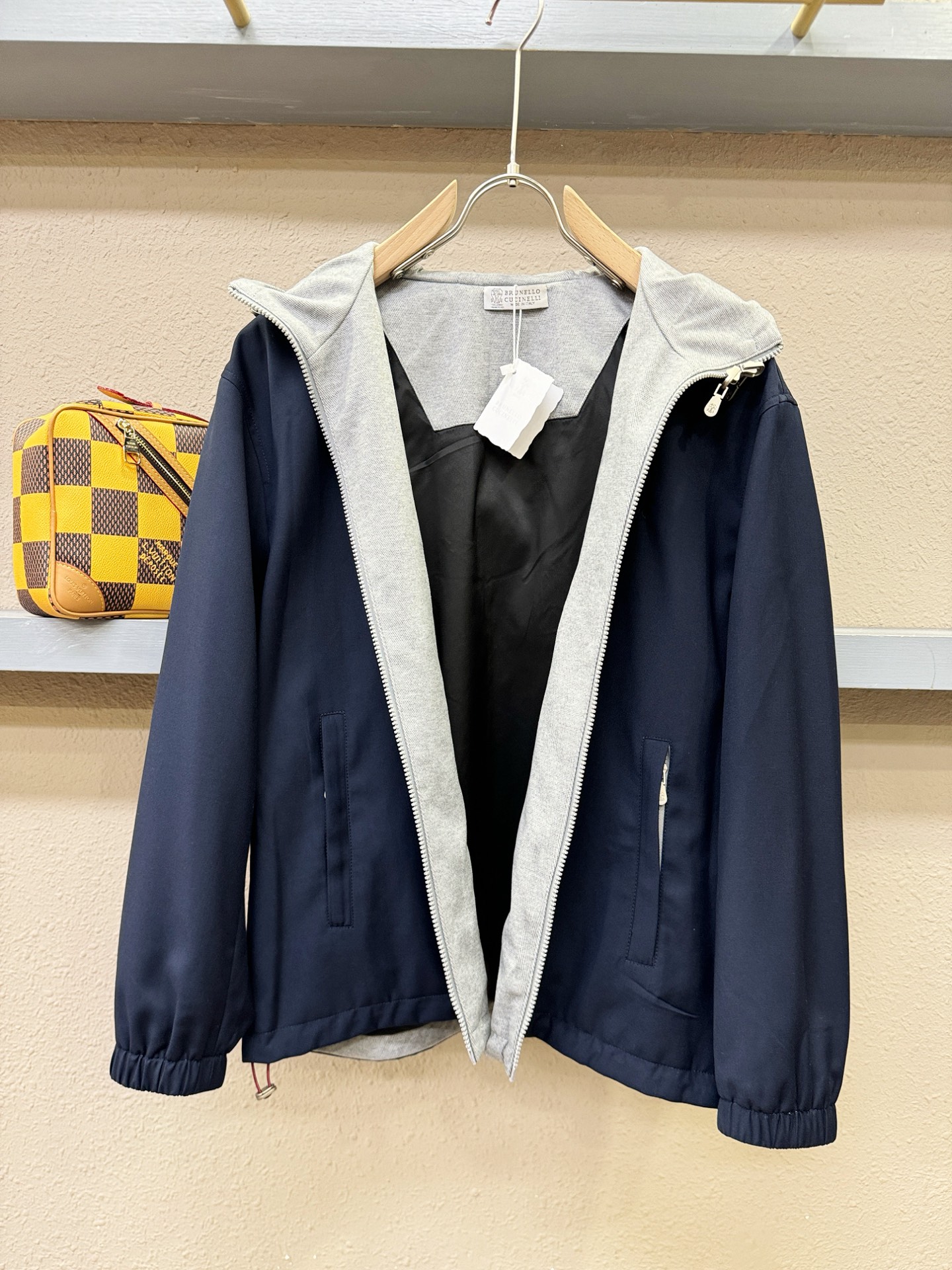 BC布鲁提 新款夹克外套，原单狠货 意大利进口面料时尚夹克外套。欧洲专柜同步，上身更随意大方，专柜原版五