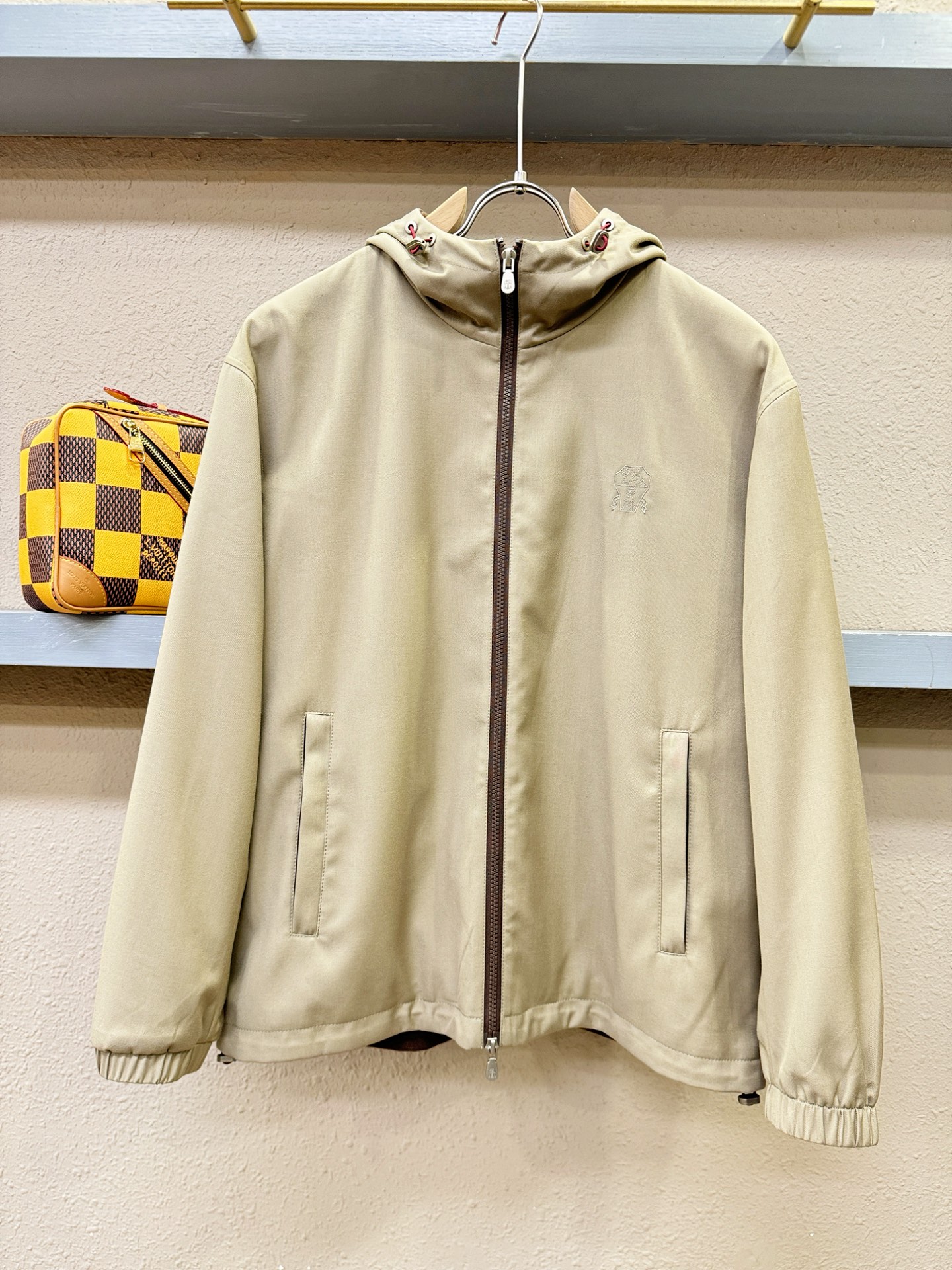 BC布鲁提 新款夹克外套，原单狠货 意大利进口面料时尚夹克外套。欧洲专柜同步，上身更随意大方，专柜原版五