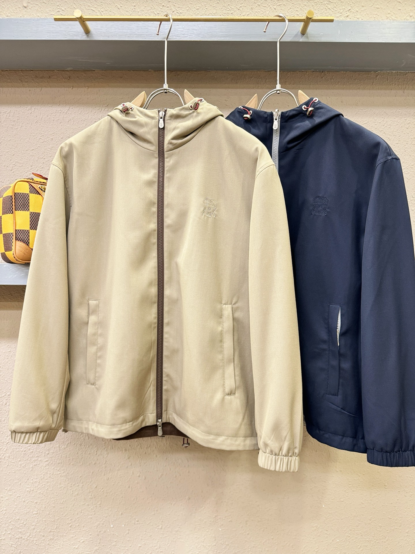 BC布鲁提 新款夹克外套，原单狠货 意大利进口面料时尚夹克外套。欧洲专柜同步，上身更随意大方，专柜原版五