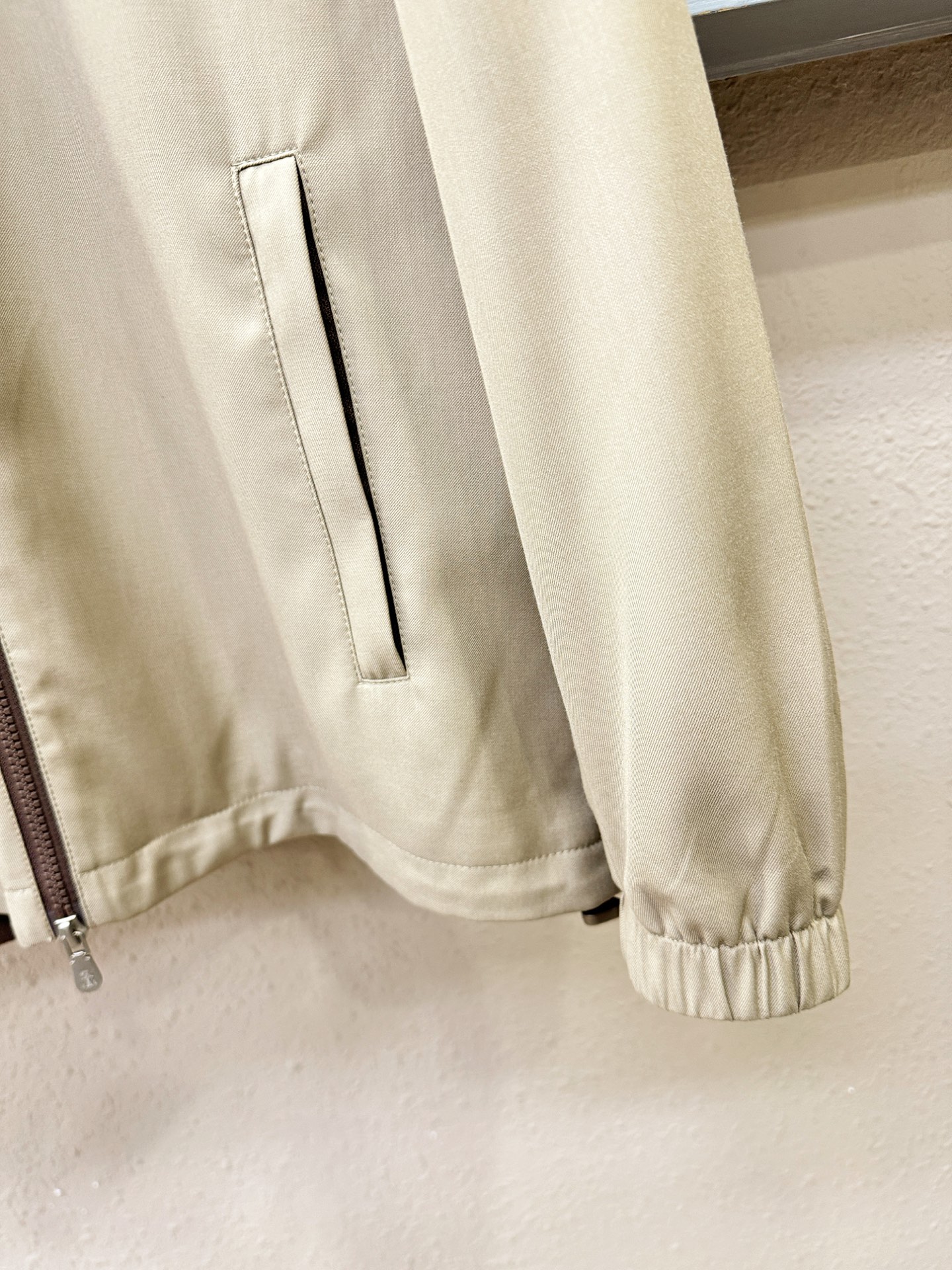 BC布鲁提 新款夹克外套，原单狠货 意大利进口面料时尚夹克外套。欧洲专柜同步，上身更随意大方，专柜原版五