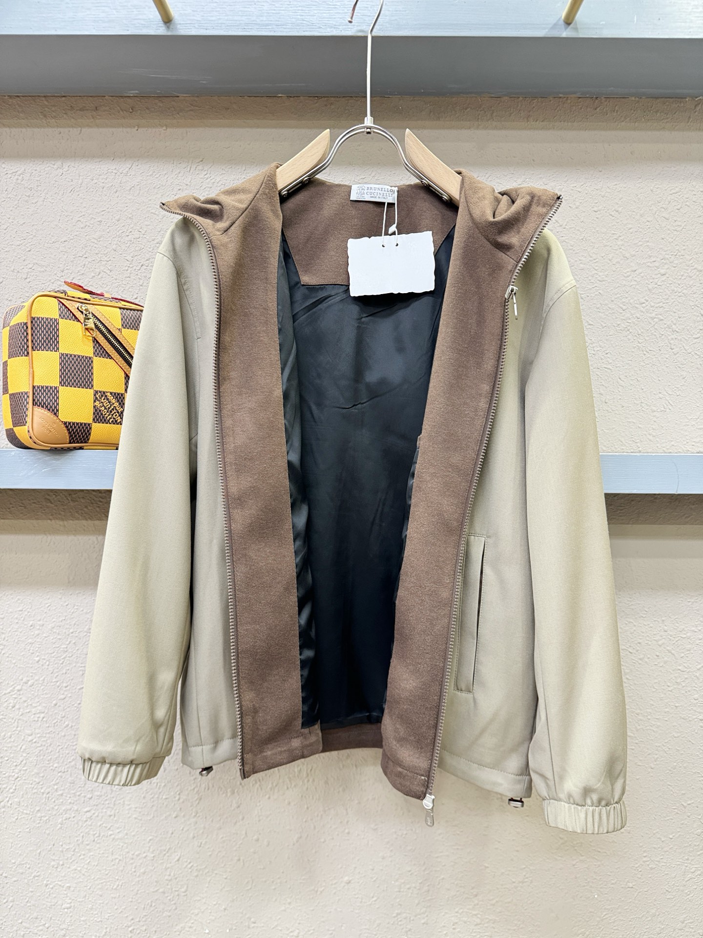 BC布鲁提 新款夹克外套，原单狠货 意大利进口面料时尚夹克外套。欧洲专柜同步，上身更随意大方，专柜原版五