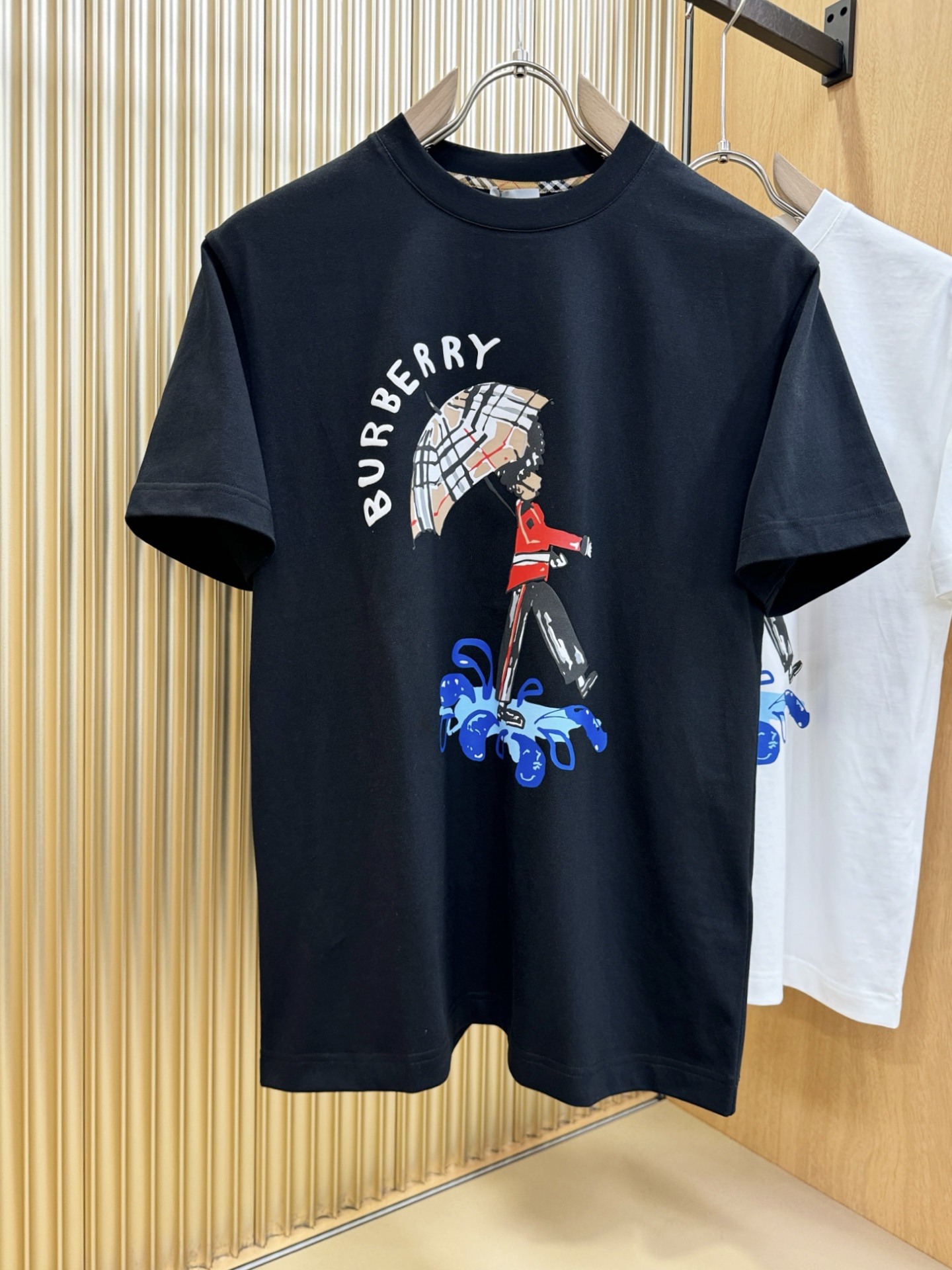 BURBERRY巴宝莉 顶级品质 2026新品短袖！原版定制面料，手感柔软。顶级进口私货，时尚设计潮流短