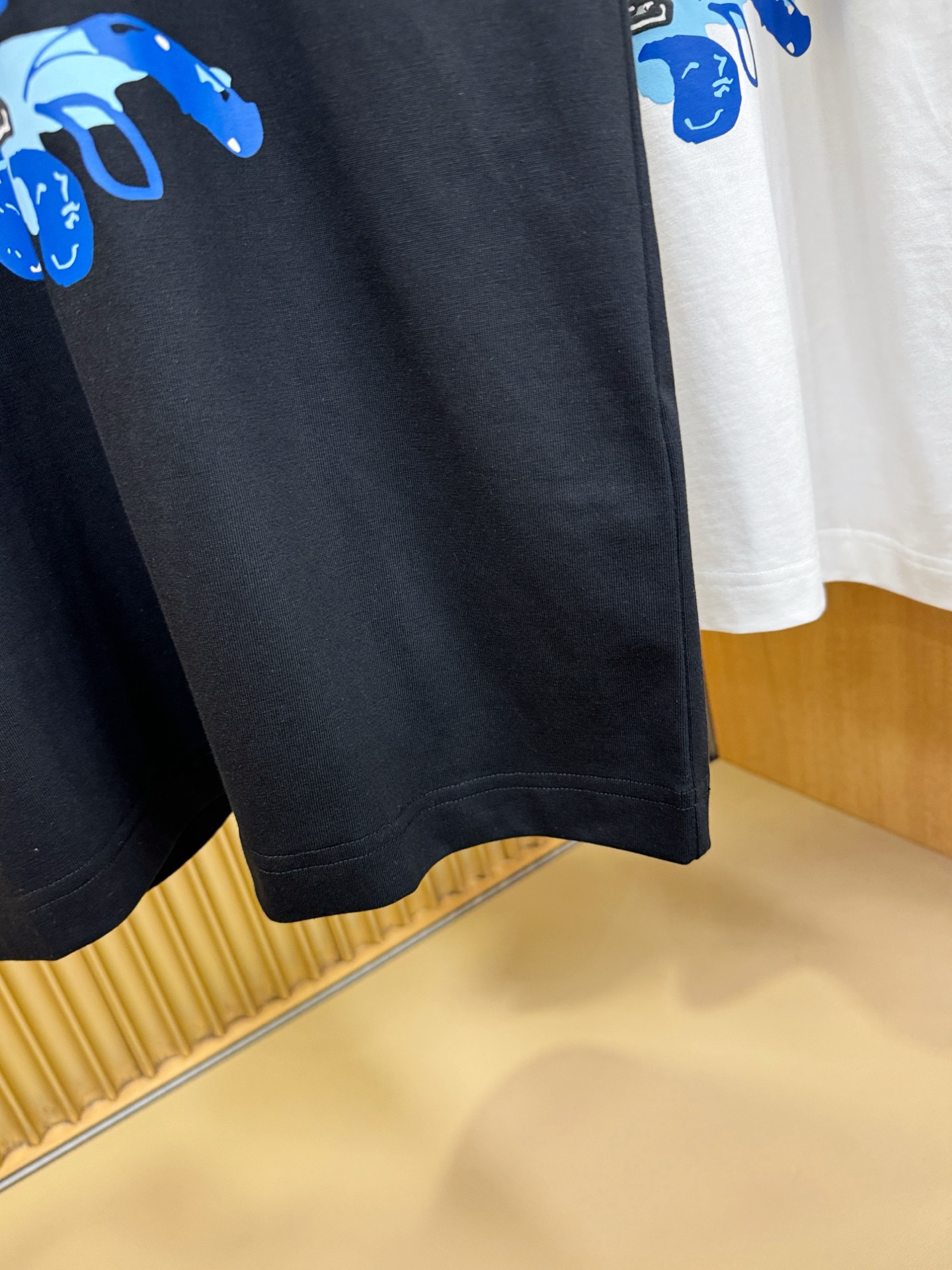 BURBERRY巴宝莉 顶级品质 2026新品短袖！原版定制面料，手感柔软。顶级进口私货，时尚设计潮流短