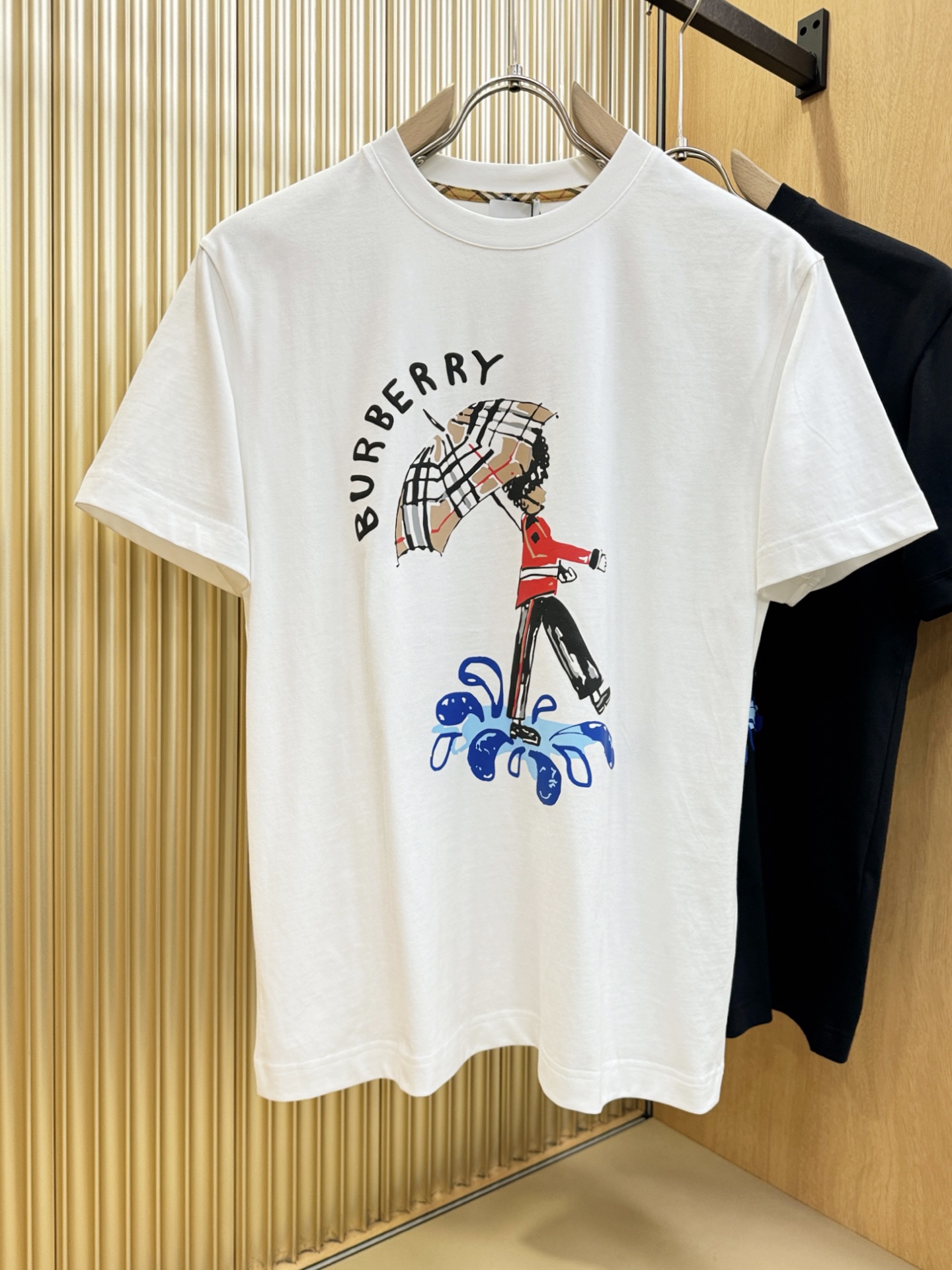 BURBERRY巴宝莉 顶级品质 2026新品短袖！原版定制面料，手感柔软。顶级进口私货，时尚设计潮流短