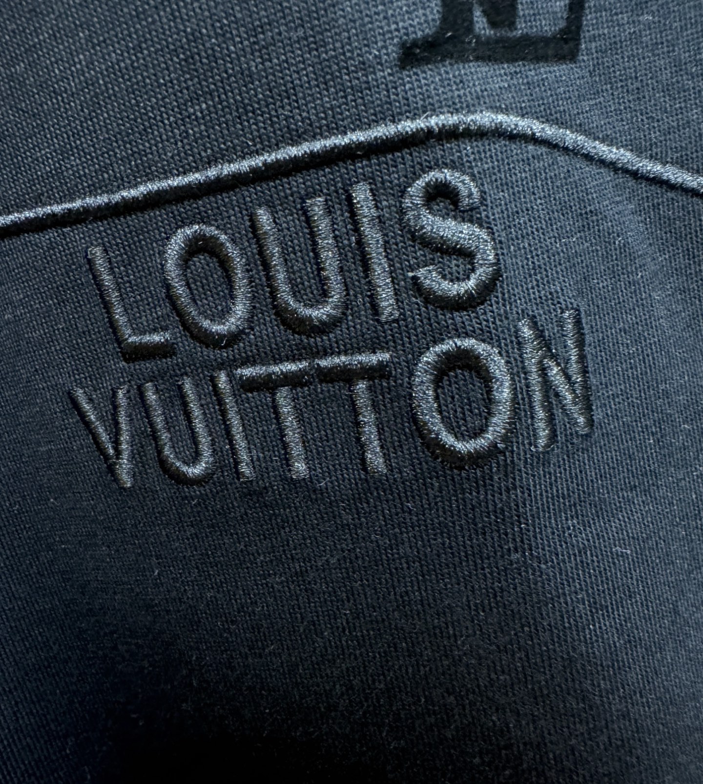 LV路易威登 顶级品质 2026新品短袖！原版定制面料，手感柔软。顶级进口私货，时尚设计潮流短袖，不失奢