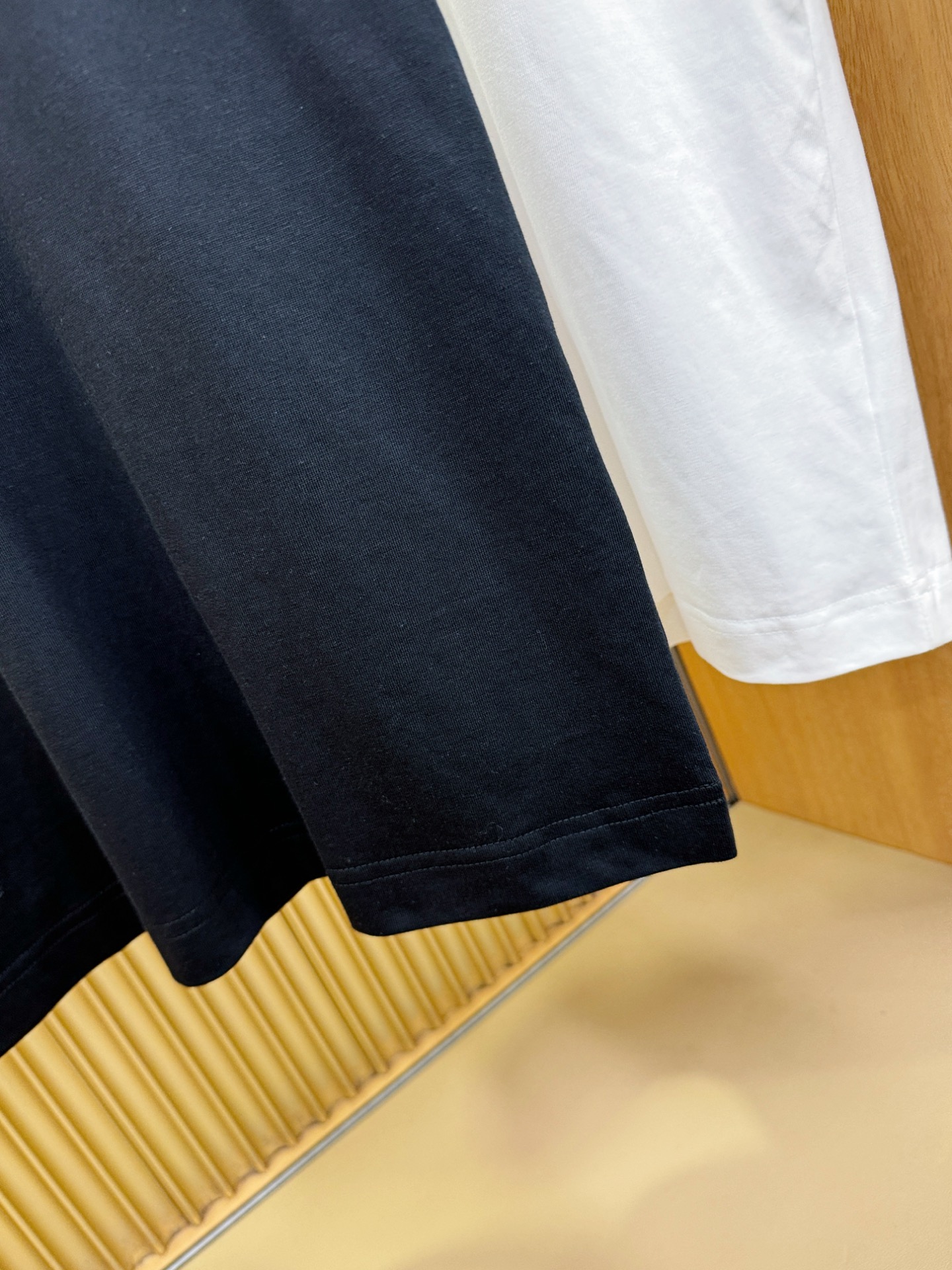 LV路易威登 顶级品质 2026新品短袖！原版定制面料，手感柔软。顶级进口私货，时尚设计潮流短袖，不失奢