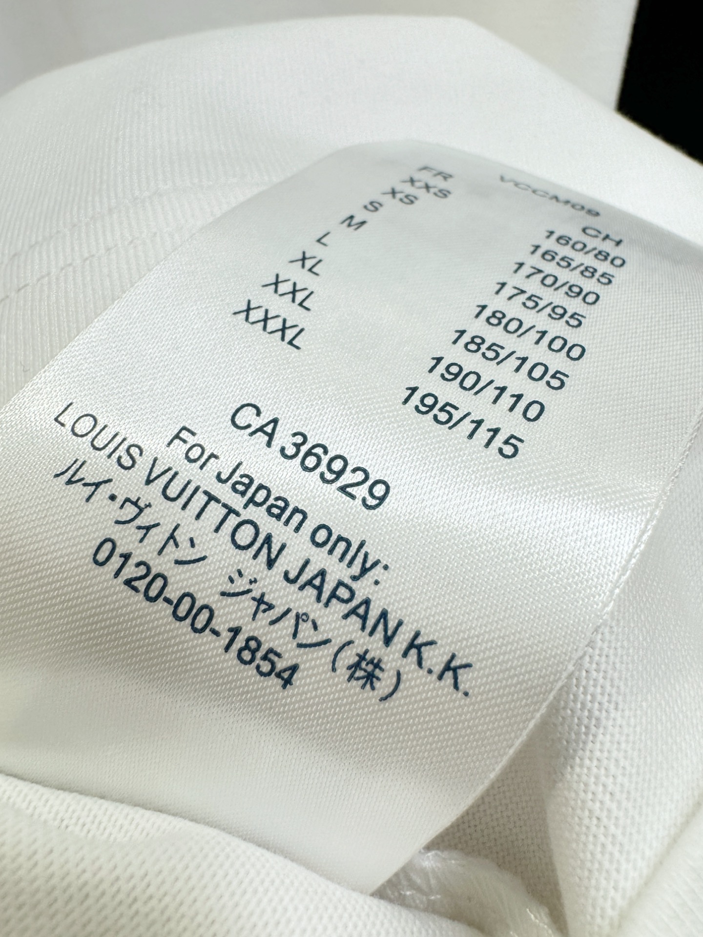 LV路易威登 顶级品质 2026新品短袖！原版定制面料，手感柔软。顶级进口私货，时尚设计潮流短袖，不失奢