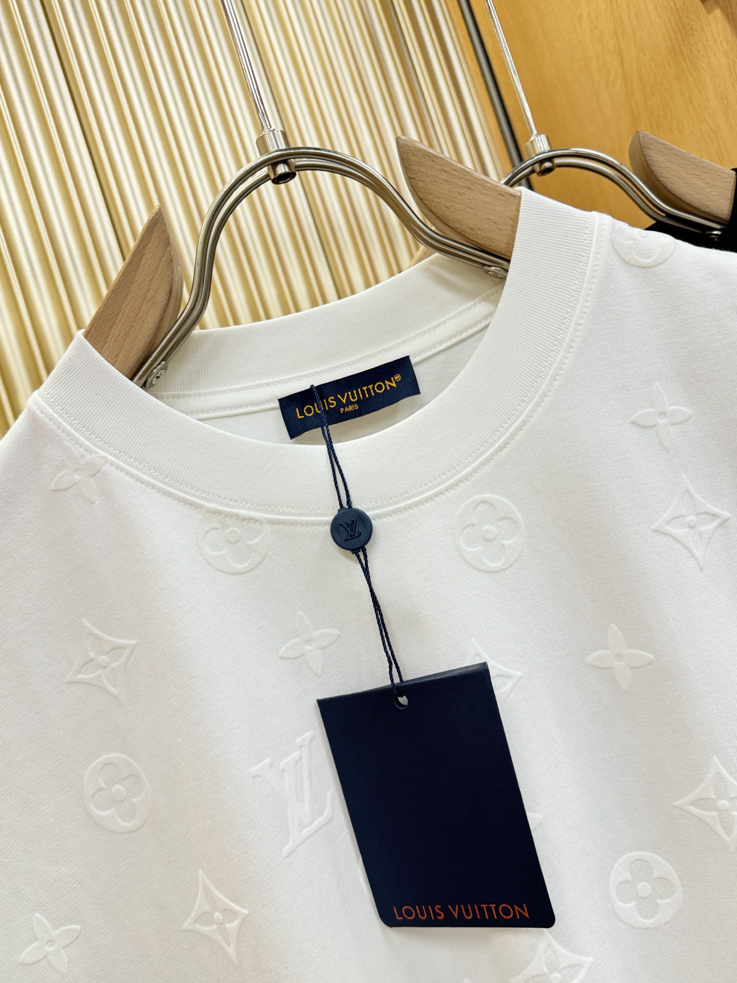 LV路易威登 顶级品质 2026新品短袖！原版定制面料，手感柔软。顶级进口私货，时尚设计潮流短袖，不失奢