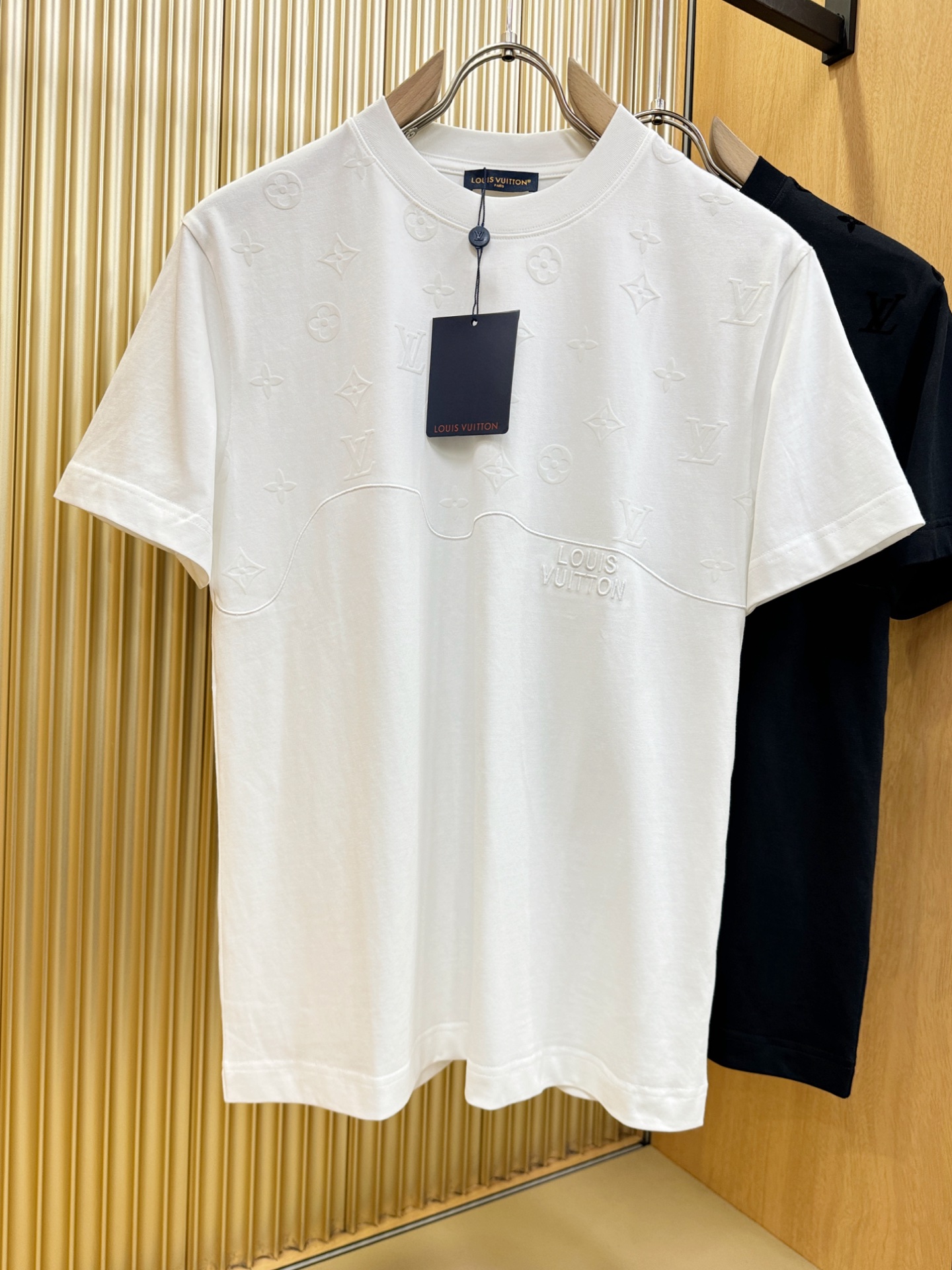 LV路易威登 顶级品质 2026新品短袖！原版定制面料，手感柔软。顶级进口私货，时尚设计潮流短袖，不失奢