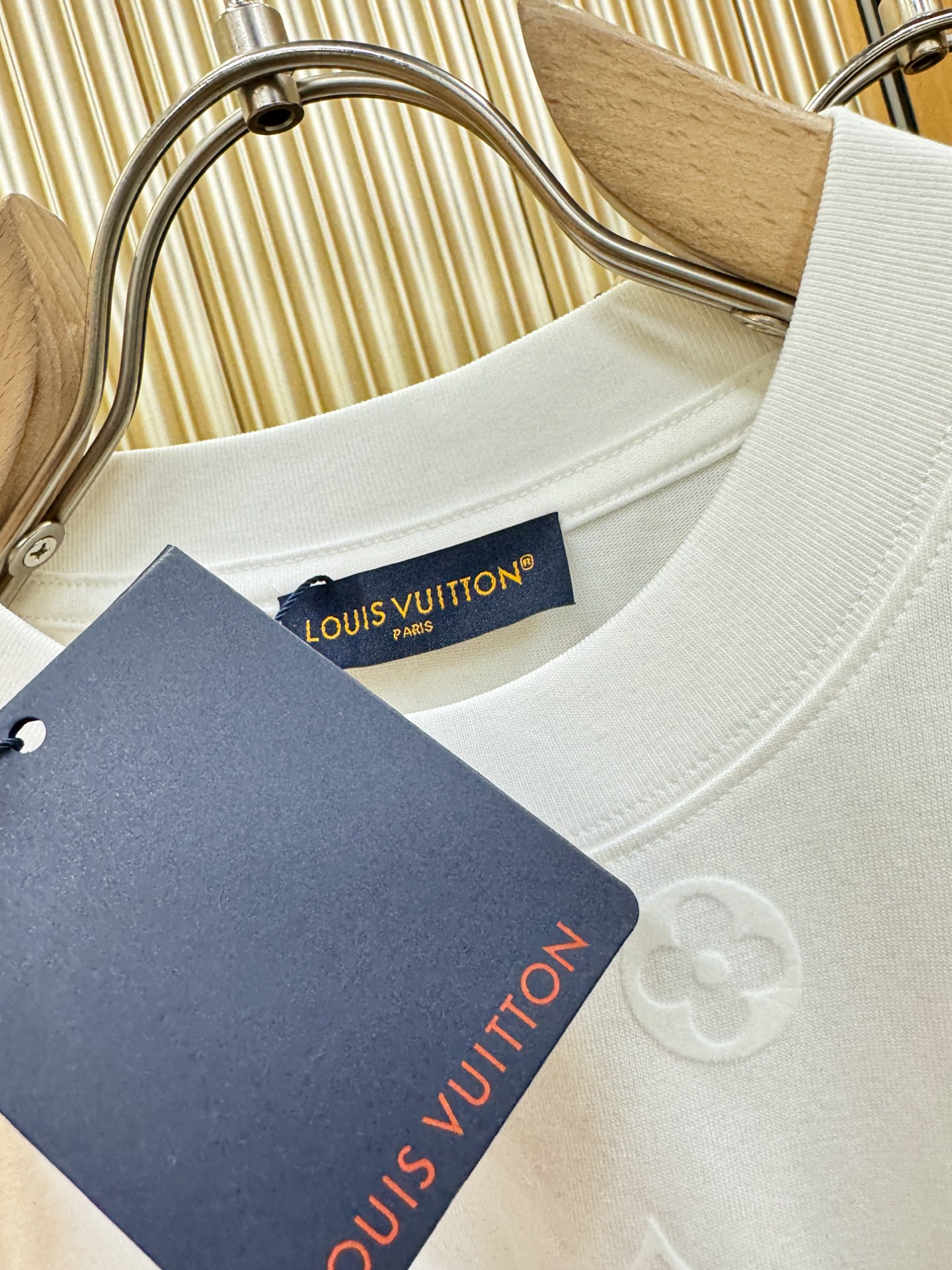 LV路易威登 顶级品质 2026新品短袖！原版定制面料，手感柔软。顶级进口私货，时尚设计潮流短袖，不失奢