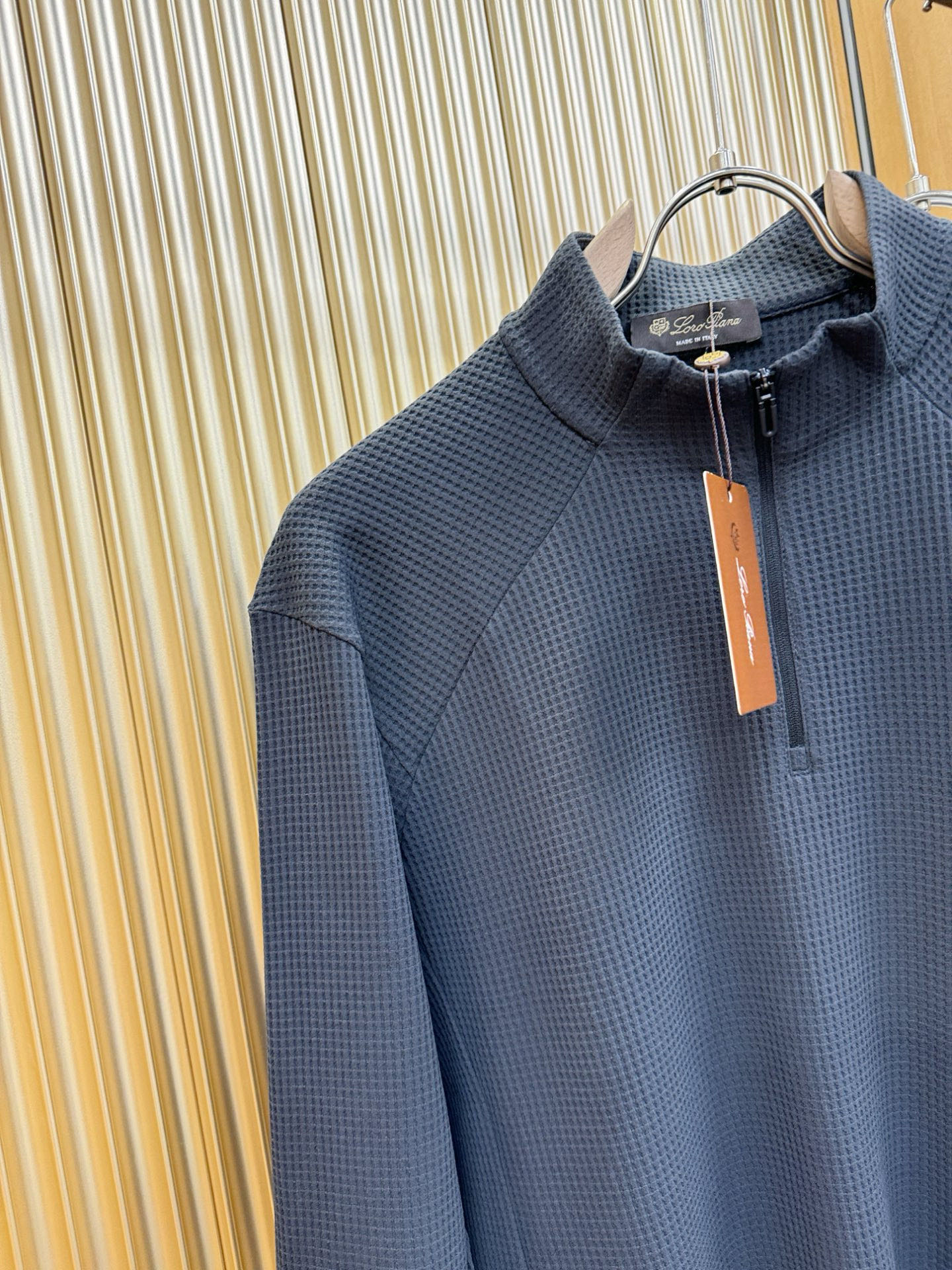 Loro Piana诺悠翩雅 秋冬新品 长袖上衣，经典Logo设计，百搭款 官网同步发售 定制面料，柔软