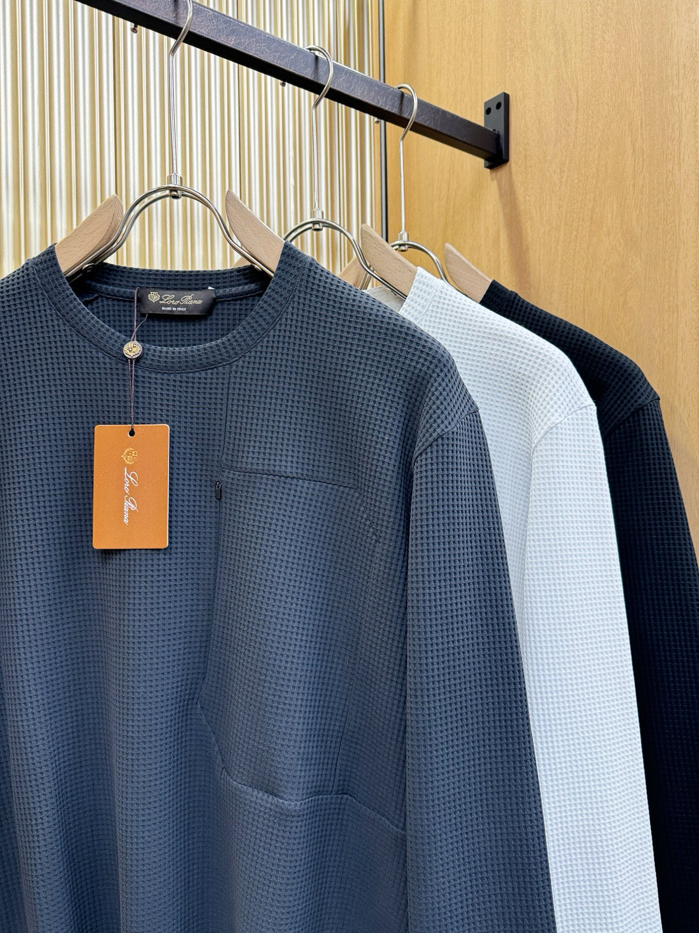 Loro Piana诺悠翩雅 秋冬新品 长袖上衣，经典Logo设计，百搭款 官网同步发售 定制面料，柔软