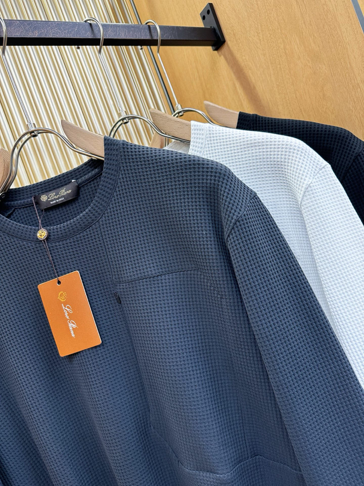 Loro Piana诺悠翩雅 秋冬新品 长袖上衣，经典Logo设计，百搭款 官网同步发售 定制面料，柔软