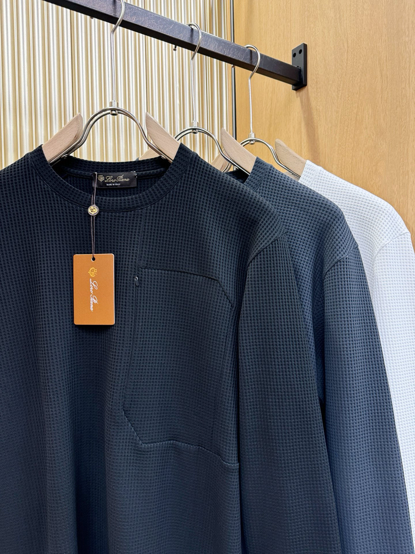 Loro Piana诺悠翩雅 秋冬新品 长袖上衣，经典Logo设计，百搭款 官网同步发售 定制面料，柔软