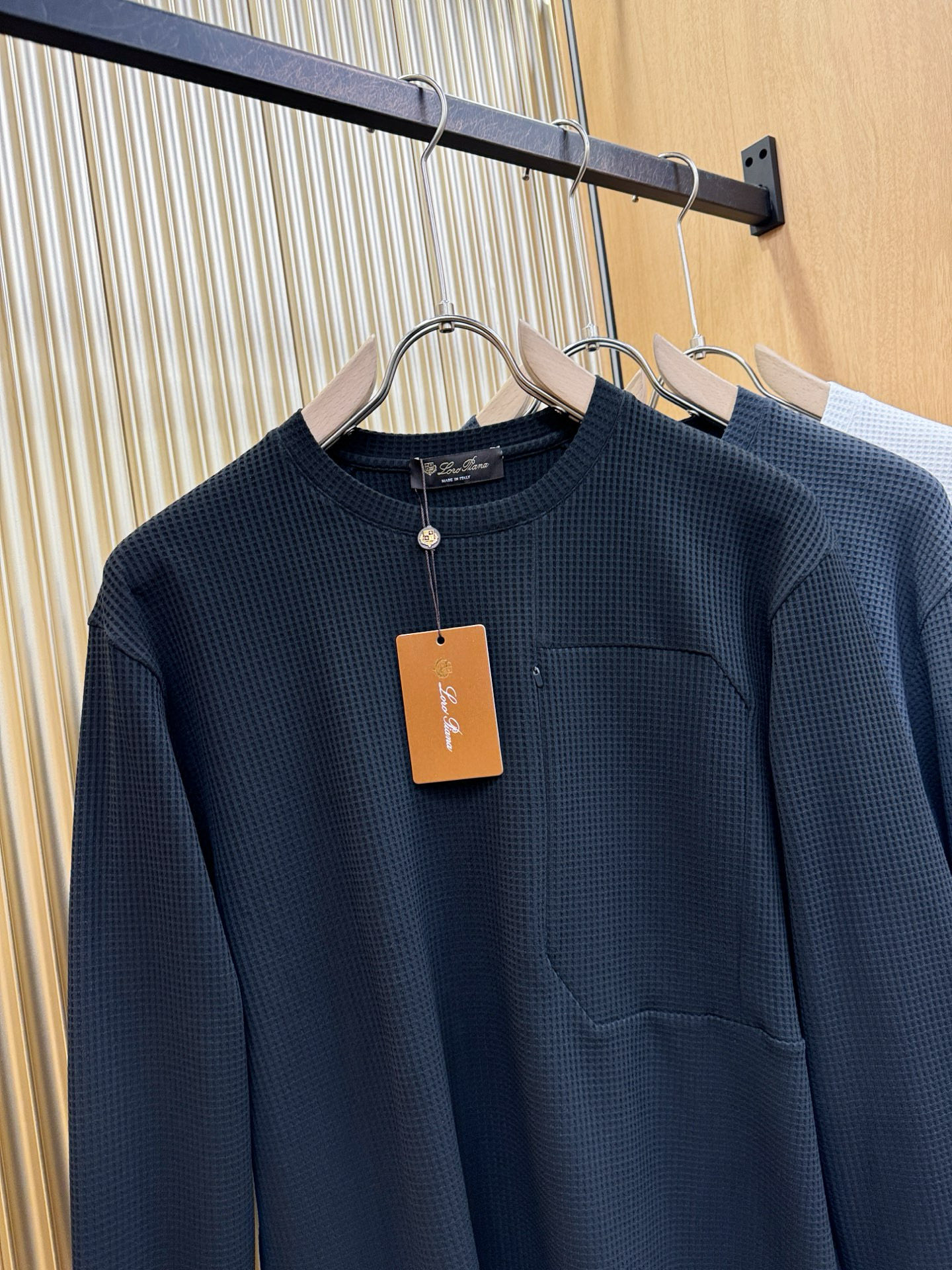 Loro Piana诺悠翩雅 秋冬新品 长袖上衣，经典Logo设计，百搭款 官网同步发售 定制面料，柔软