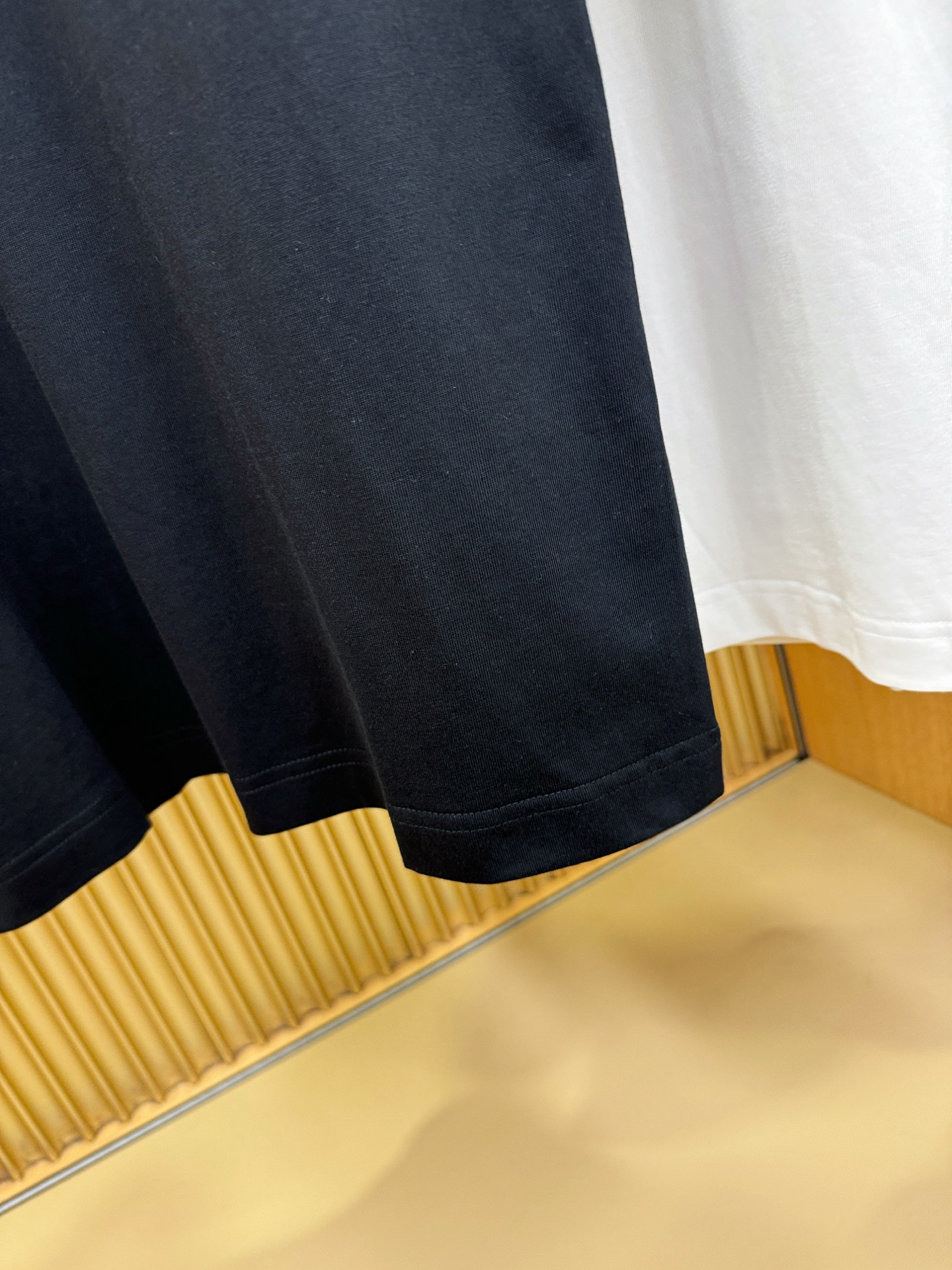 BURBERRY巴宝莉 顶级品质 2026新品短袖！原版定制面料，手感柔软。顶级进口私货，时尚设计潮流短