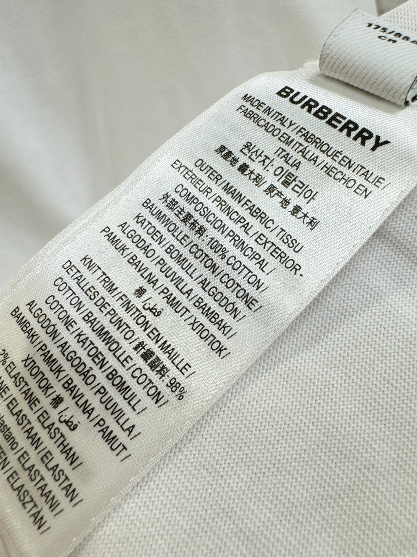 BURBERRY巴宝莉 顶级品质 2026新品短袖！原版定制面料，手感柔软。顶级进口私货，时尚设计潮流短