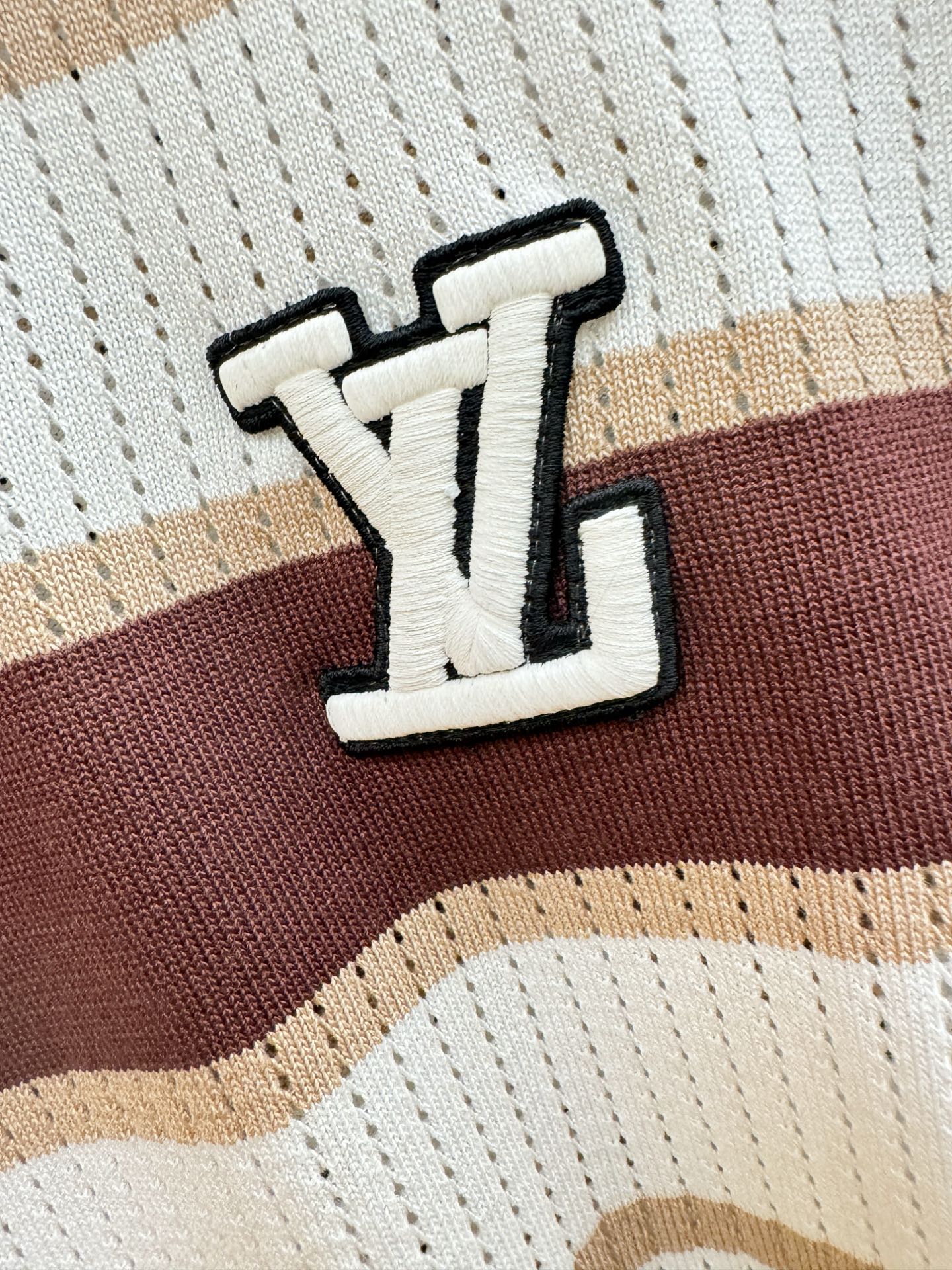 LV路易威登2026春夏新品针织短袖，进口针织面料，手感柔软。顶级进口私货，时尚设计潮流短袖针织衫，不失