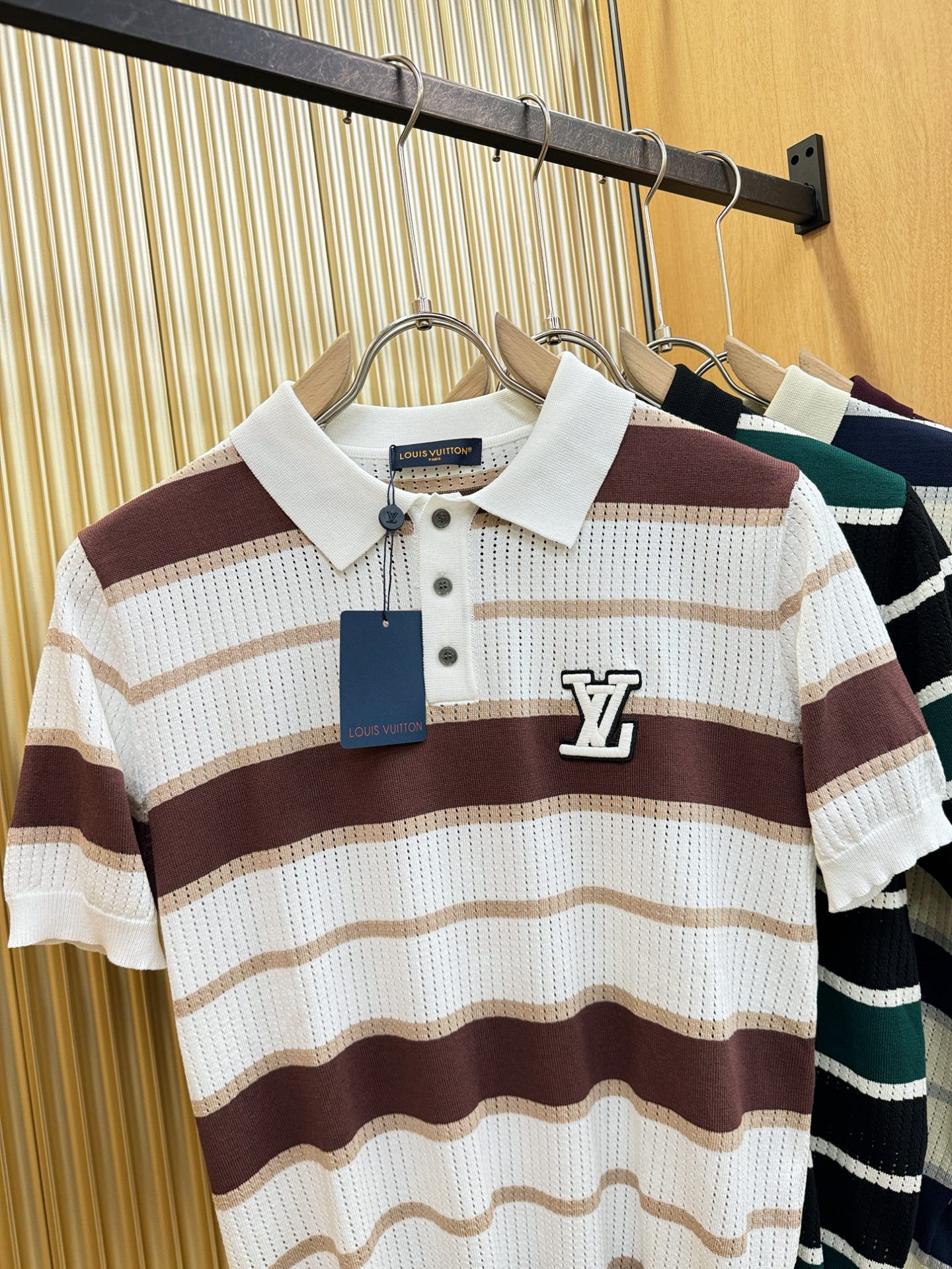 LV路易威登2026春夏新品针织短袖，进口针织面料，手感柔软。顶级进口私货，时尚设计潮流短袖针织衫，不失