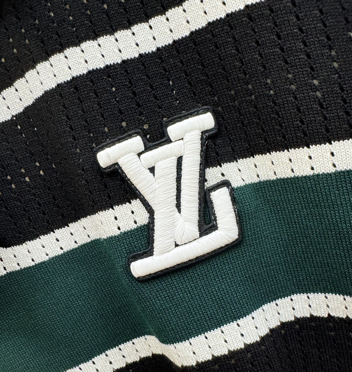 LV路易威登2026春夏新品针织短袖，进口针织面料，手感柔软。顶级进口私货，时尚设计潮流短袖针织衫，不失