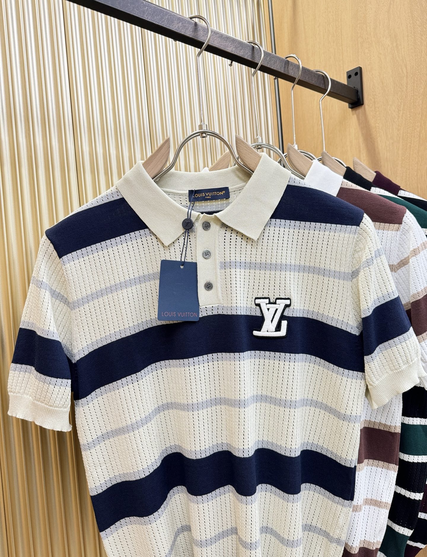 LV路易威登2026春夏新品针织短袖，进口针织面料，手感柔软。顶级进口私货，时尚设计潮流短袖针织衫，不失