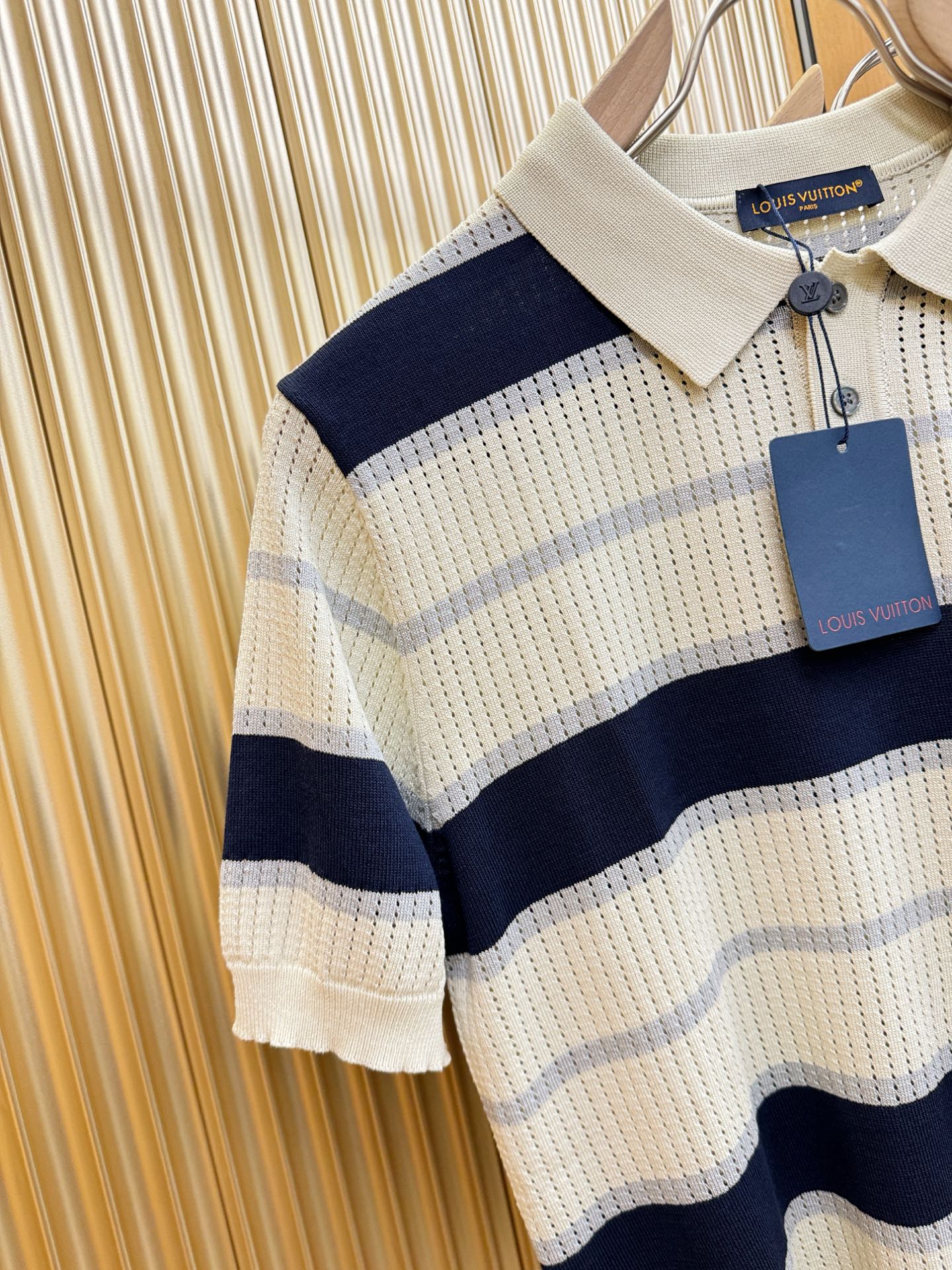 LV路易威登2026春夏新品针织短袖，进口针织面料，手感柔软。顶级进口私货，时尚设计潮流短袖针织衫，不失