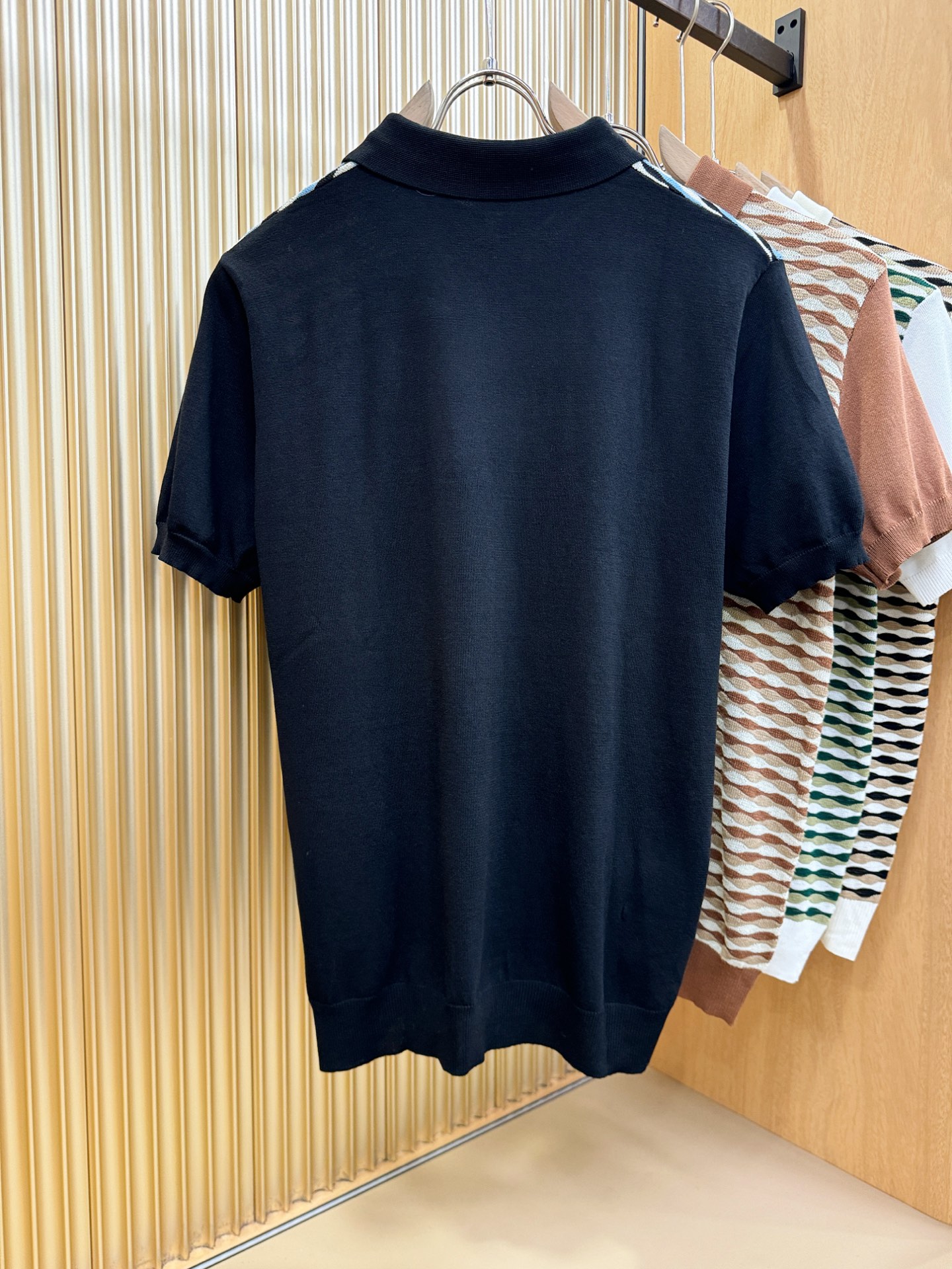 DG杜嘉班纳2026春夏新品针织短袖，进口针织面料，手感柔软。顶级进口私货，时尚设计潮流短袖针织衫，不失