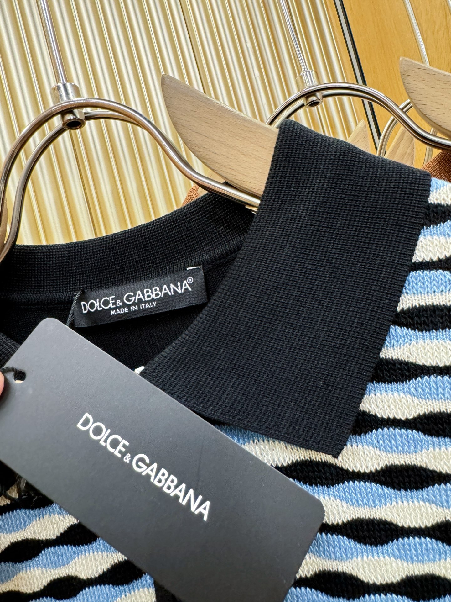 DG杜嘉班纳2026春夏新品针织短袖，进口针织面料，手感柔软。顶级进口私货，时尚设计潮流短袖针织衫，不失