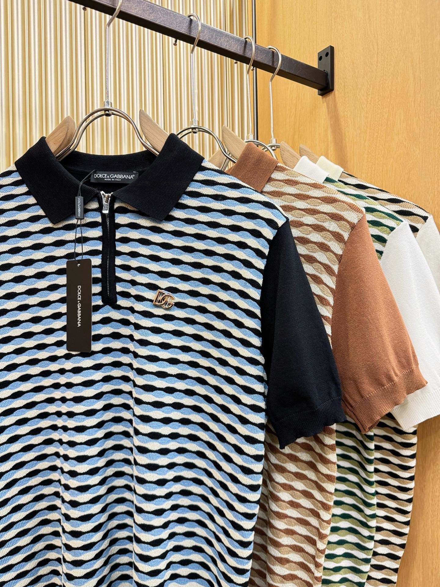 DG杜嘉班纳2026春夏新品针织短袖，进口针织面料，手感柔软。顶级进口私货，时尚设计潮流短袖针织衫，不失