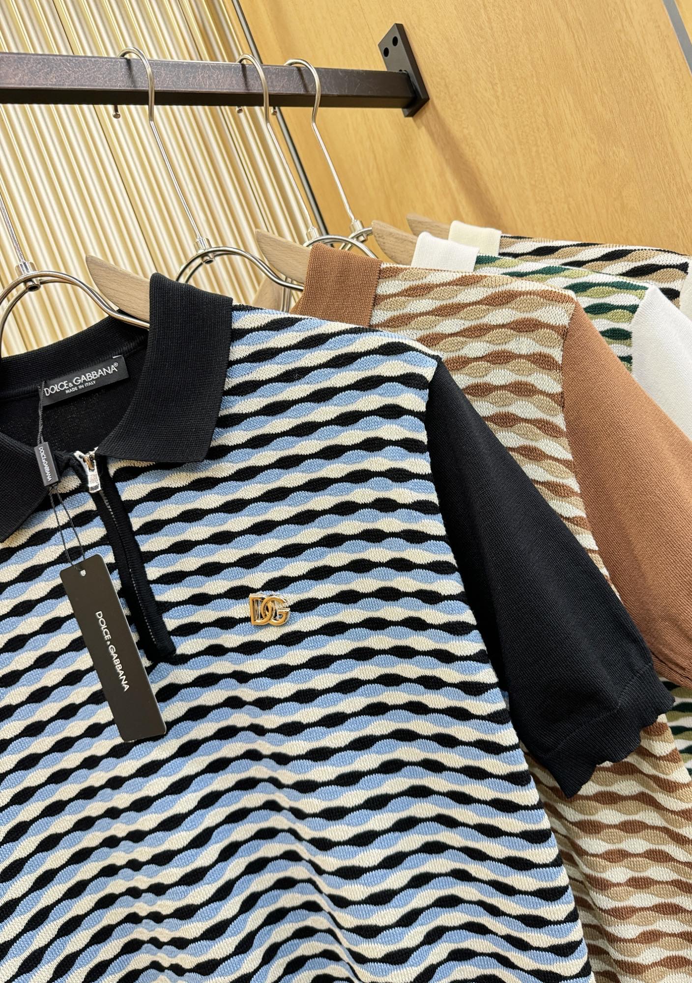 DG杜嘉班纳2026春夏新品针织短袖，进口针织面料，手感柔软。顶级进口私货，时尚设计潮流短袖针织衫，不失