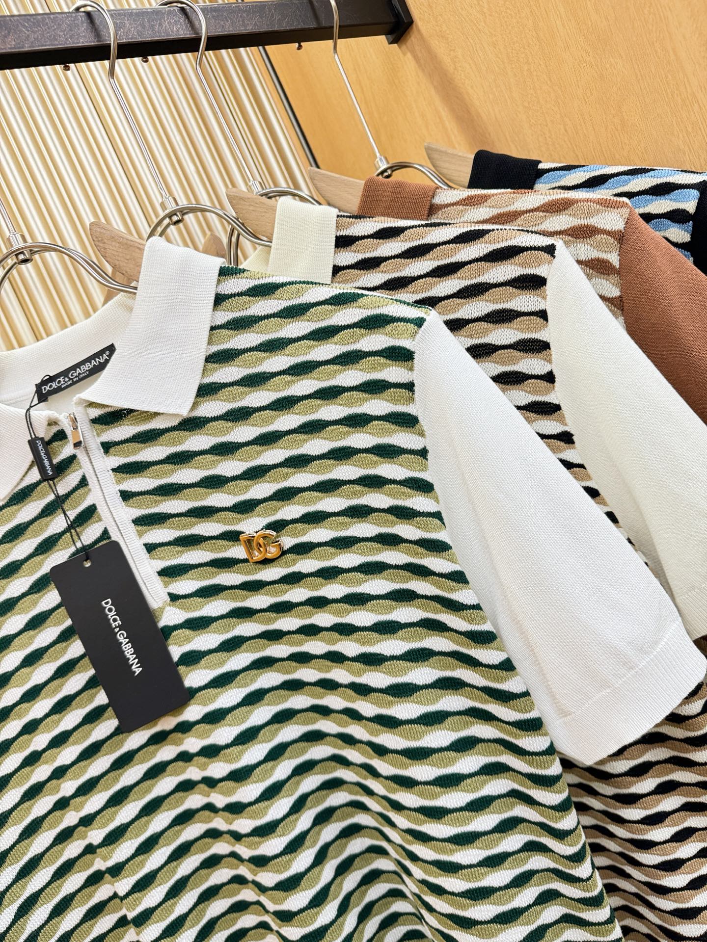 DG杜嘉班纳2026春夏新品针织短袖，进口针织面料，手感柔软。顶级进口私货，时尚设计潮流短袖针织衫，不失