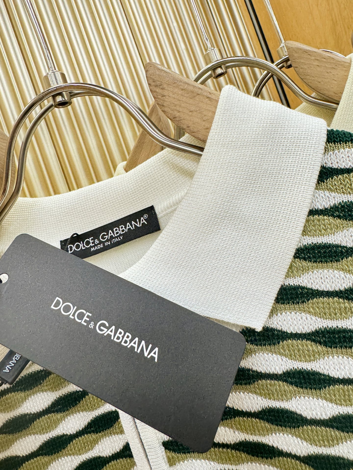 DG杜嘉班纳2026春夏新品针织短袖，进口针织面料，手感柔软。顶级进口私货，时尚设计潮流短袖针织衫，不失