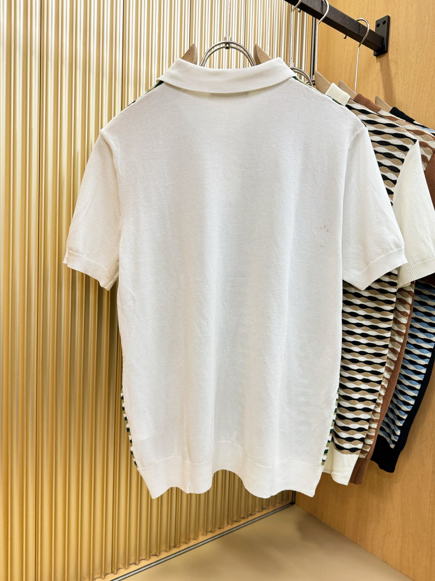 DG杜嘉班纳2026春夏新品针织短袖，进口针织面料，手感柔软。顶级进口私货，时尚设计潮流短袖针织衫，不失