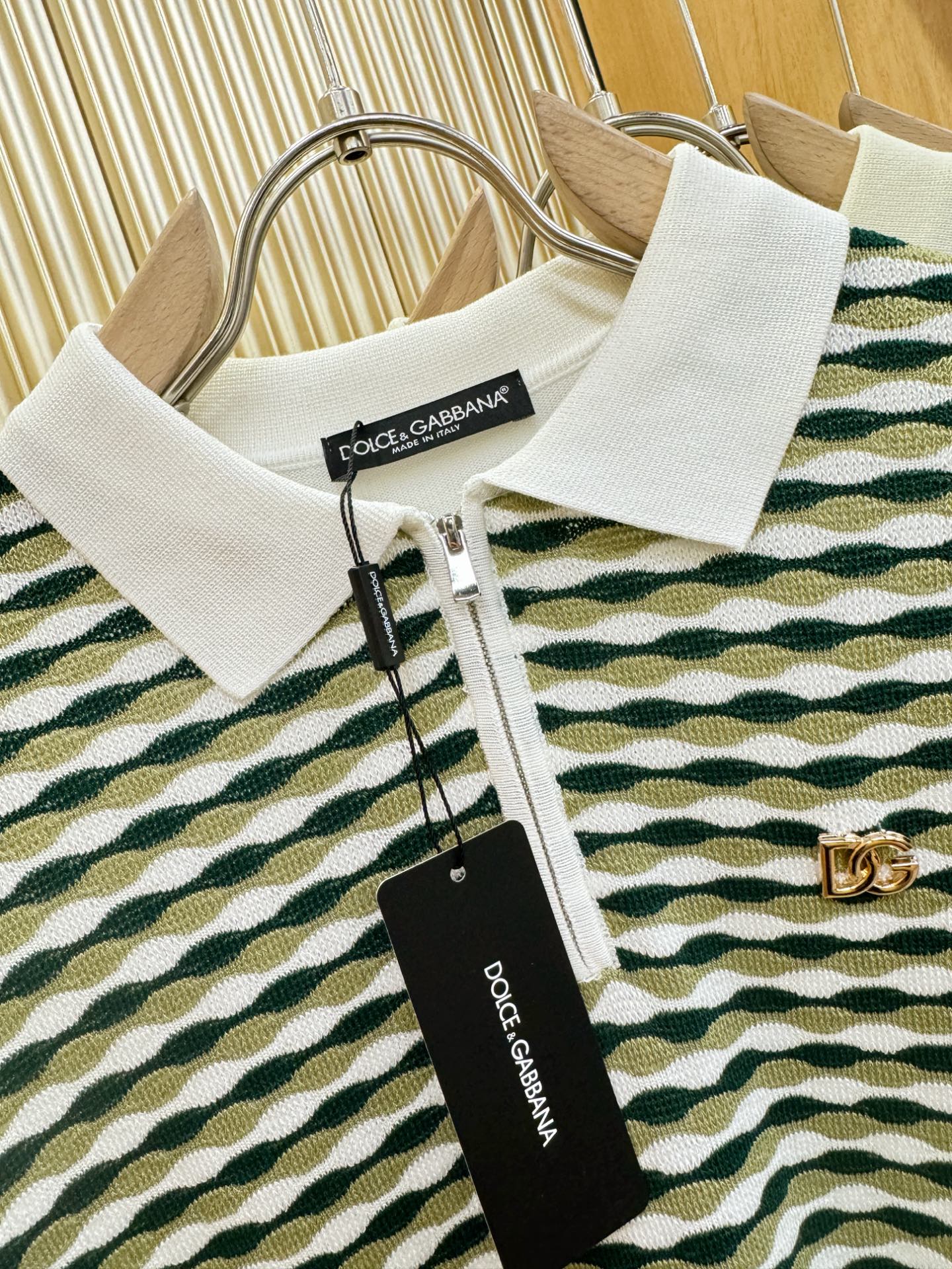 DG杜嘉班纳2026春夏新品针织短袖，进口针织面料，手感柔软。顶级进口私货，时尚设计潮流短袖针织衫，不失