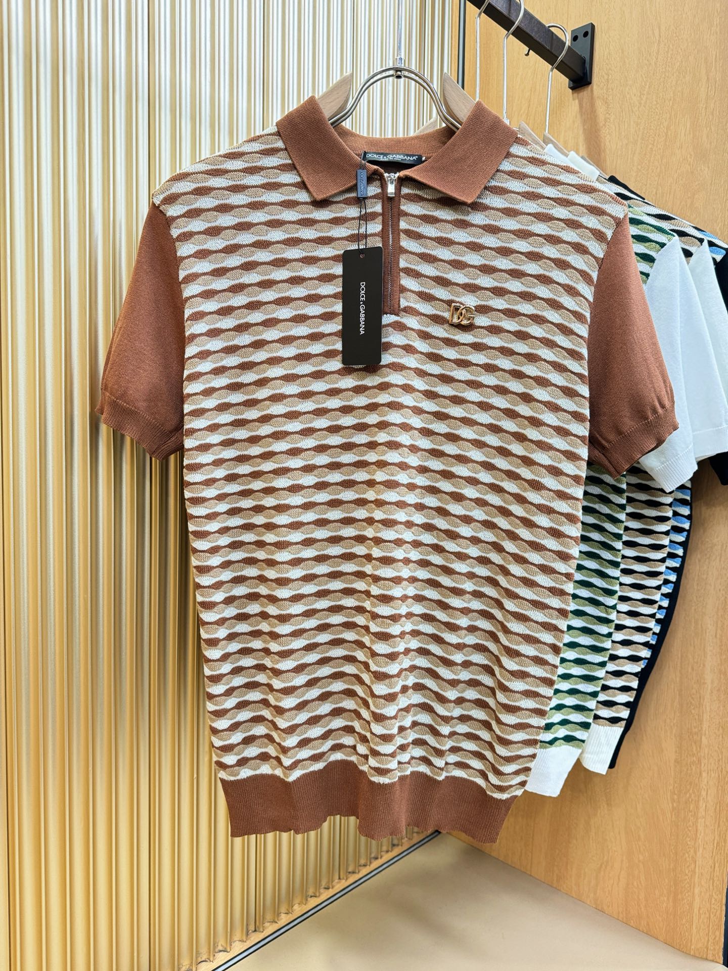 DG杜嘉班纳2026春夏新品针织短袖，进口针织面料，手感柔软。顶级进口私货，时尚设计潮流短袖针织衫，不失