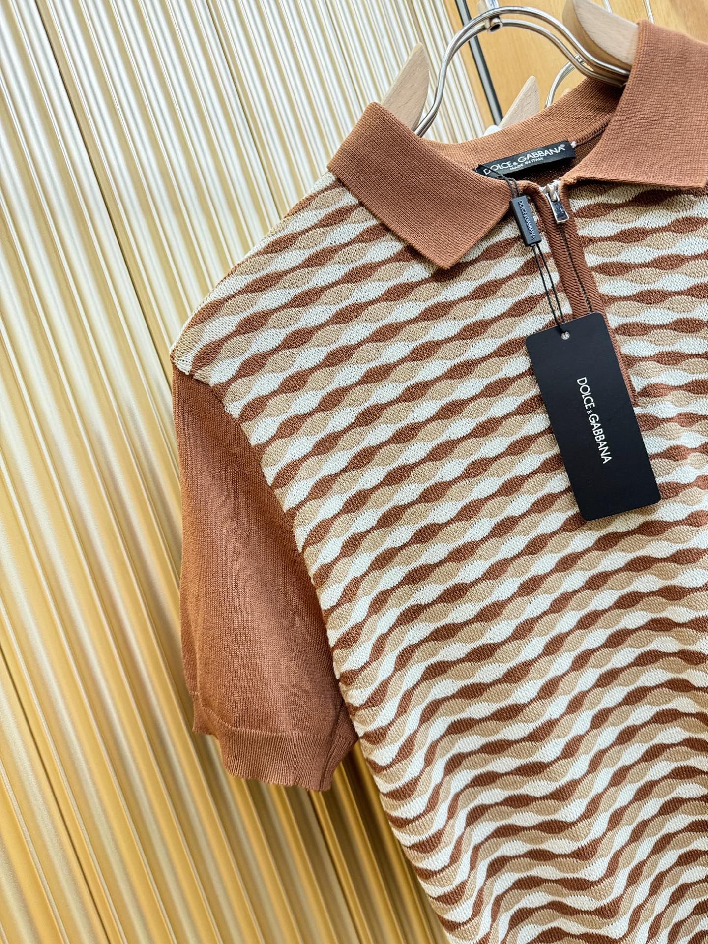 DG杜嘉班纳2026春夏新品针织短袖，进口针织面料，手感柔软。顶级进口私货，时尚设计潮流短袖针织衫，不失