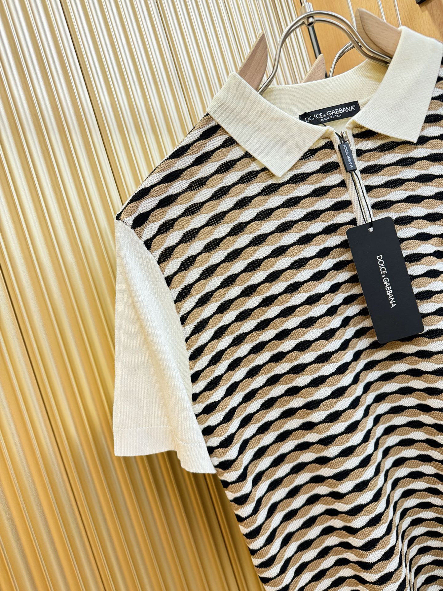 DG杜嘉班纳2026春夏新品针织短袖，进口针织面料，手感柔软。顶级进口私货，时尚设计潮流短袖针织衫，不失