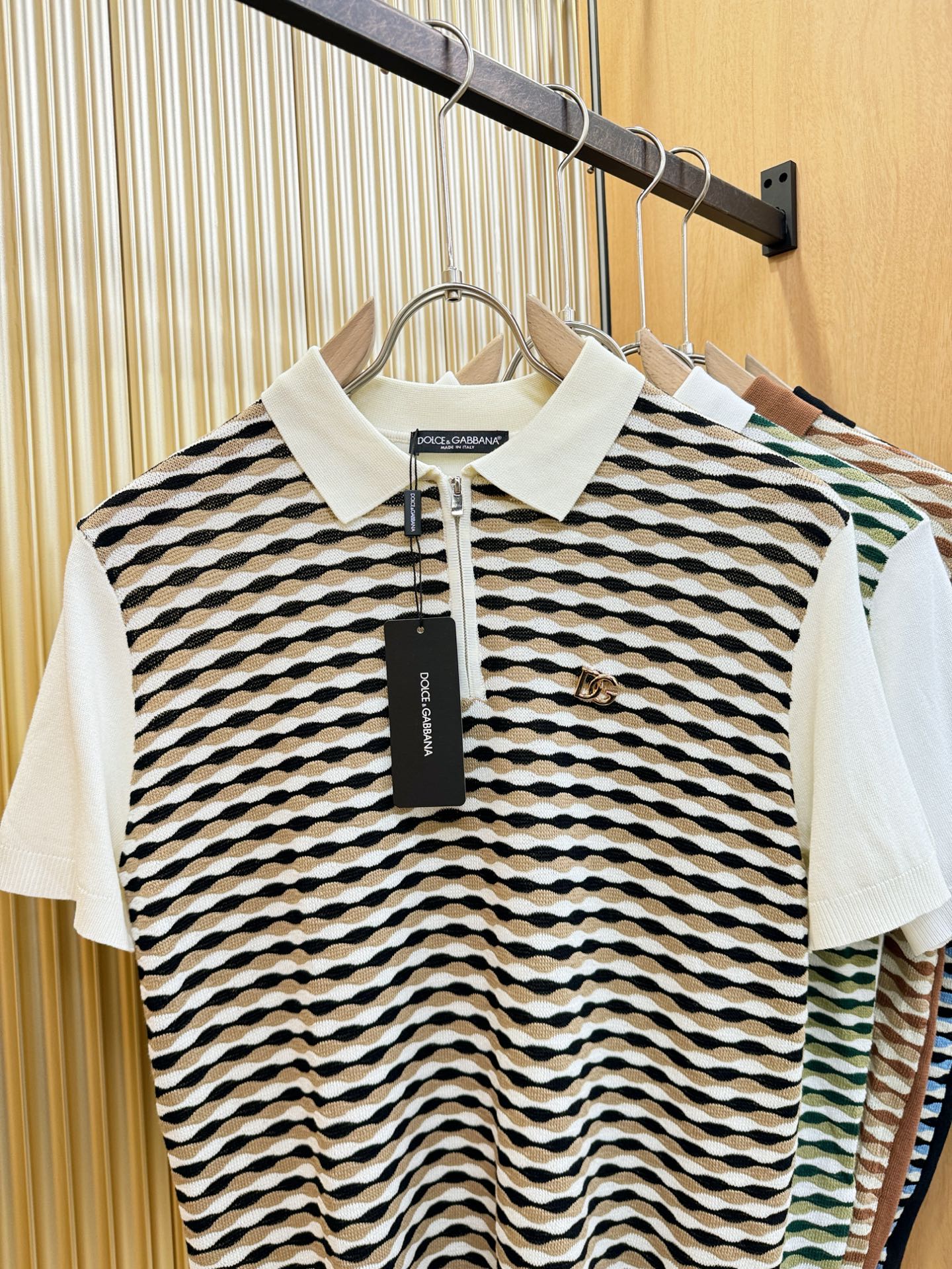 DG杜嘉班纳2026春夏新品针织短袖，进口针织面料，手感柔软。顶级进口私货，时尚设计潮流短袖针织衫，不失