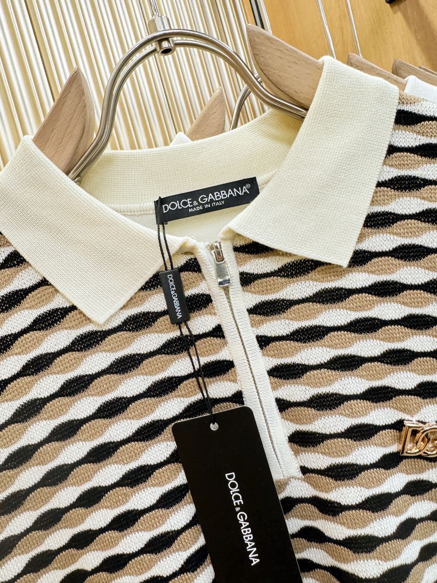 DG杜嘉班纳2026春夏新品针织短袖，进口针织面料，手感柔软。顶级进口私货，时尚设计潮流短袖针织衫，不失