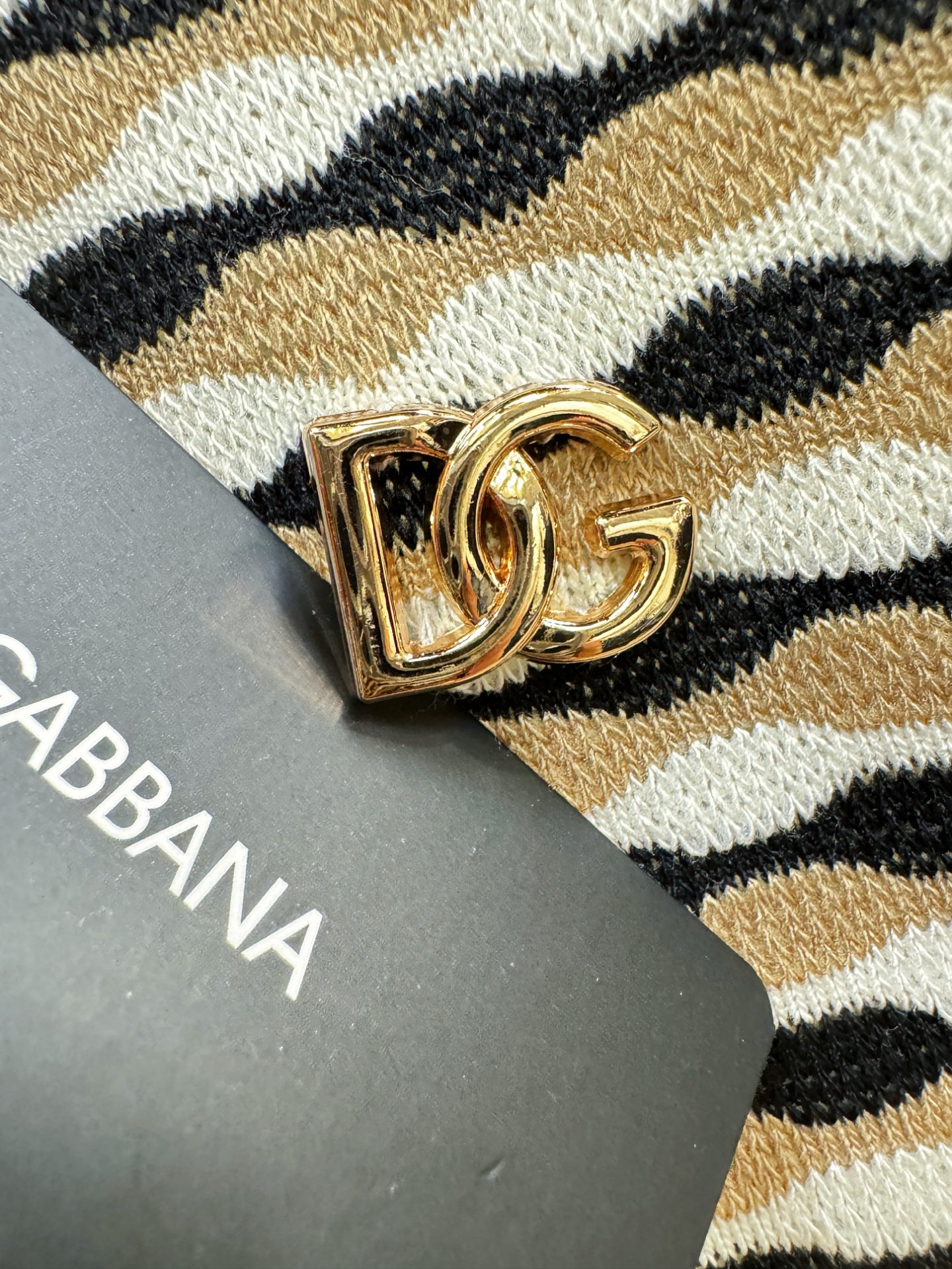 DG杜嘉班纳2026春夏新品针织短袖，进口针织面料，手感柔软。顶级进口私货，时尚设计潮流短袖针织衫，不失