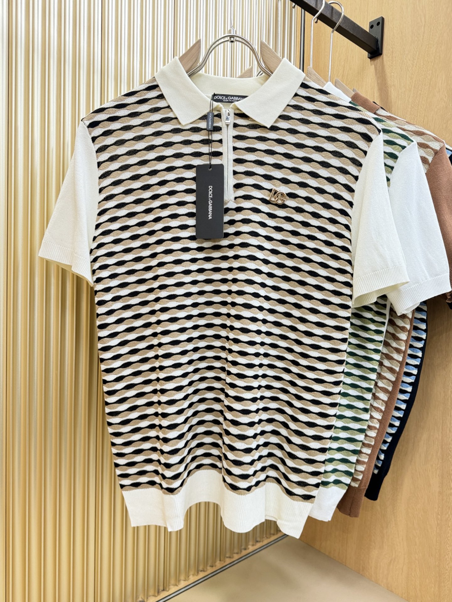 DG杜嘉班纳2026春夏新品针织短袖，进口针织面料，手感柔软。顶级进口私货，时尚设计潮流短袖针织衫，不失