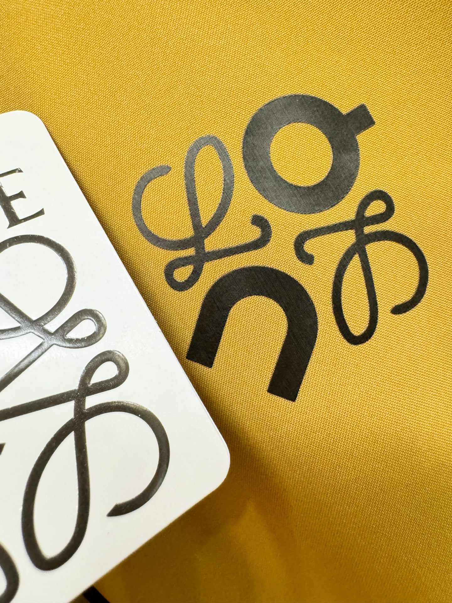 LOEWE罗意威 2026春季新款夹克外套，原单狠货 意大利进口面料时尚夹克外套。欧洲专柜同步，上身更随