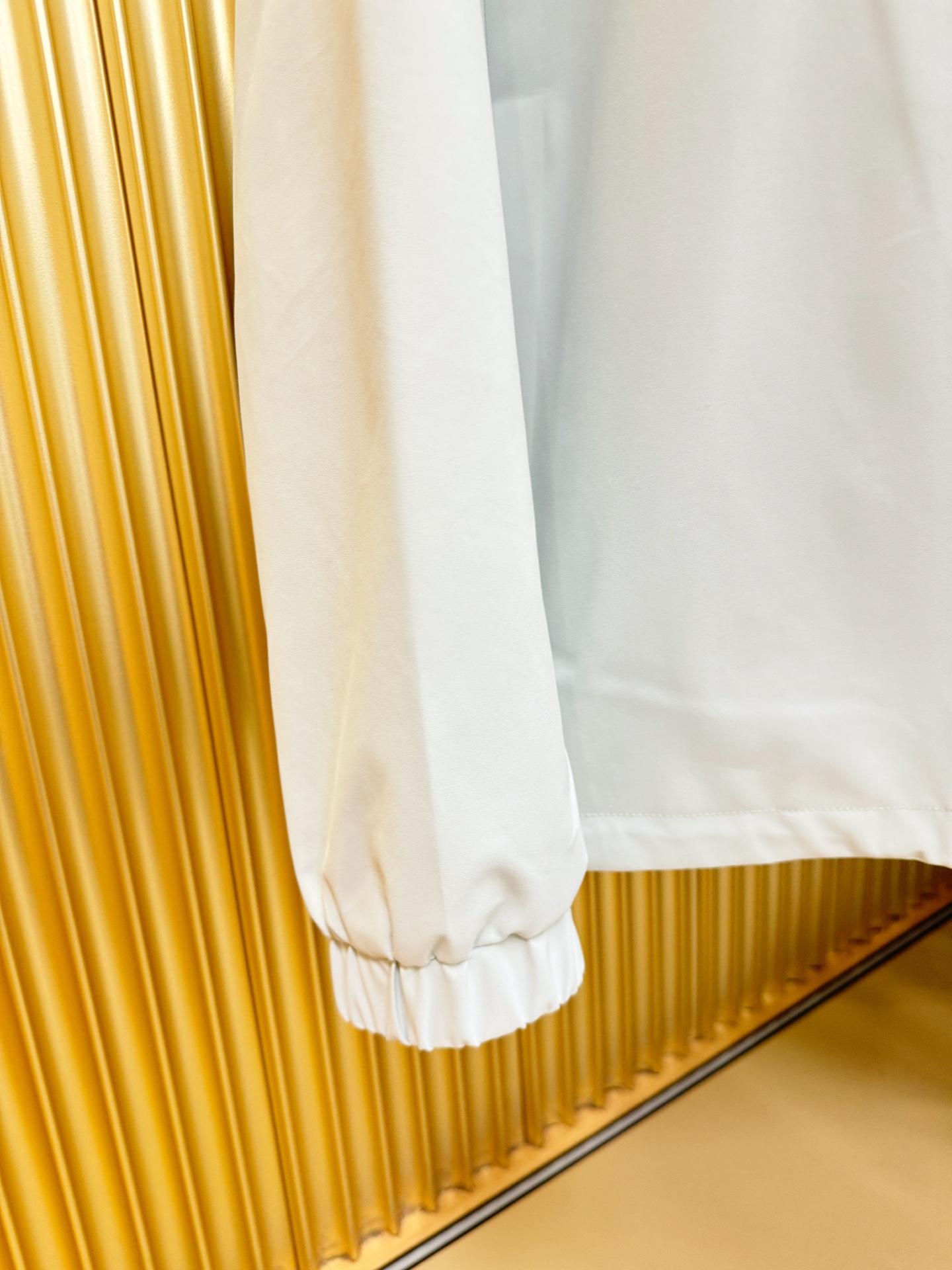 LOEWE罗意威 2026春季新款夹克外套，原单狠货 意大利进口面料时尚夹克外套。欧洲专柜同步，上身更随