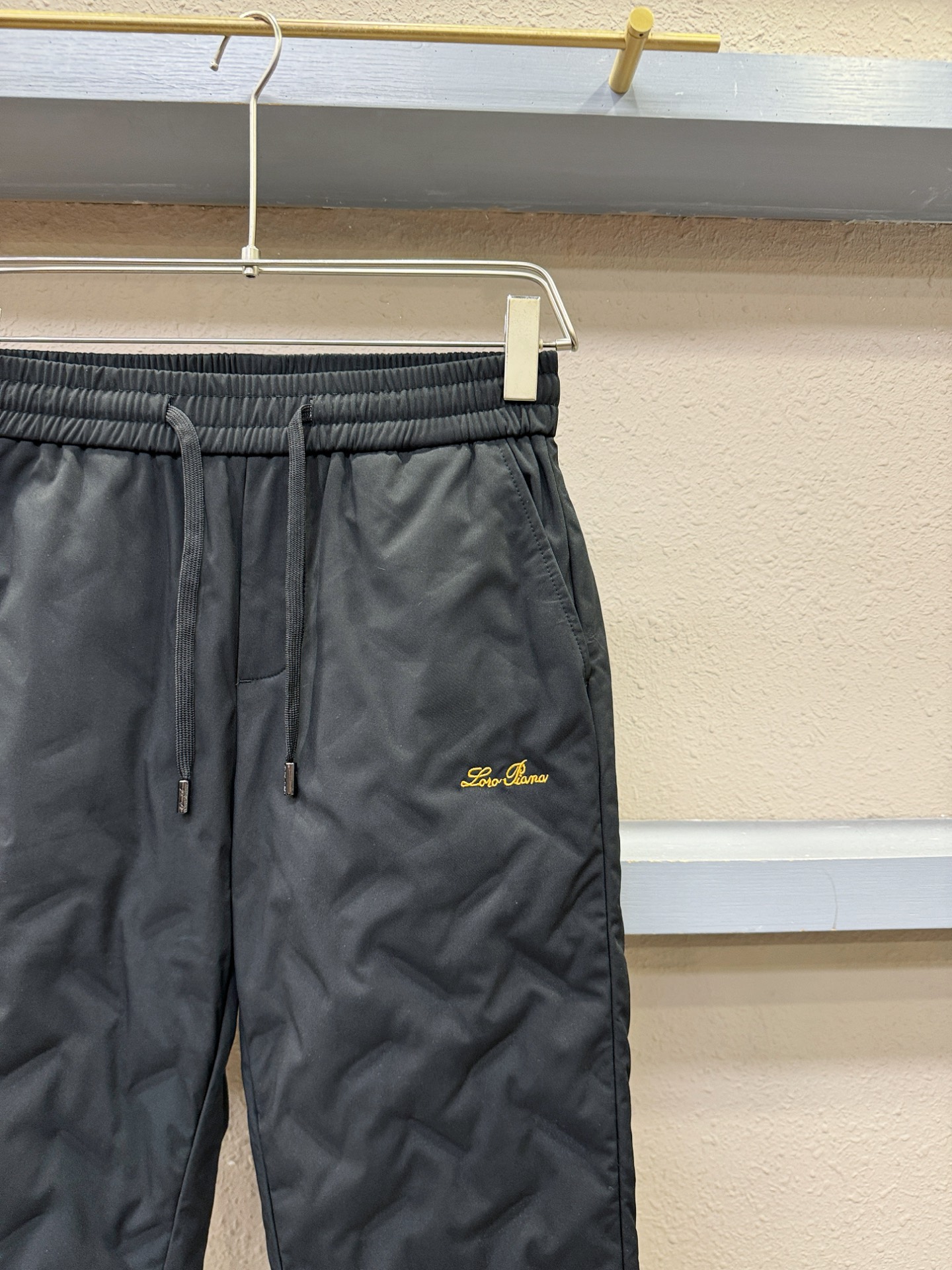 Loro Piana诺悠翩雅 秋冬新款防寒机能羽绒裤，经典羽绒长裤，防风防雨雪，内里大朵绒填充，舒适保暖