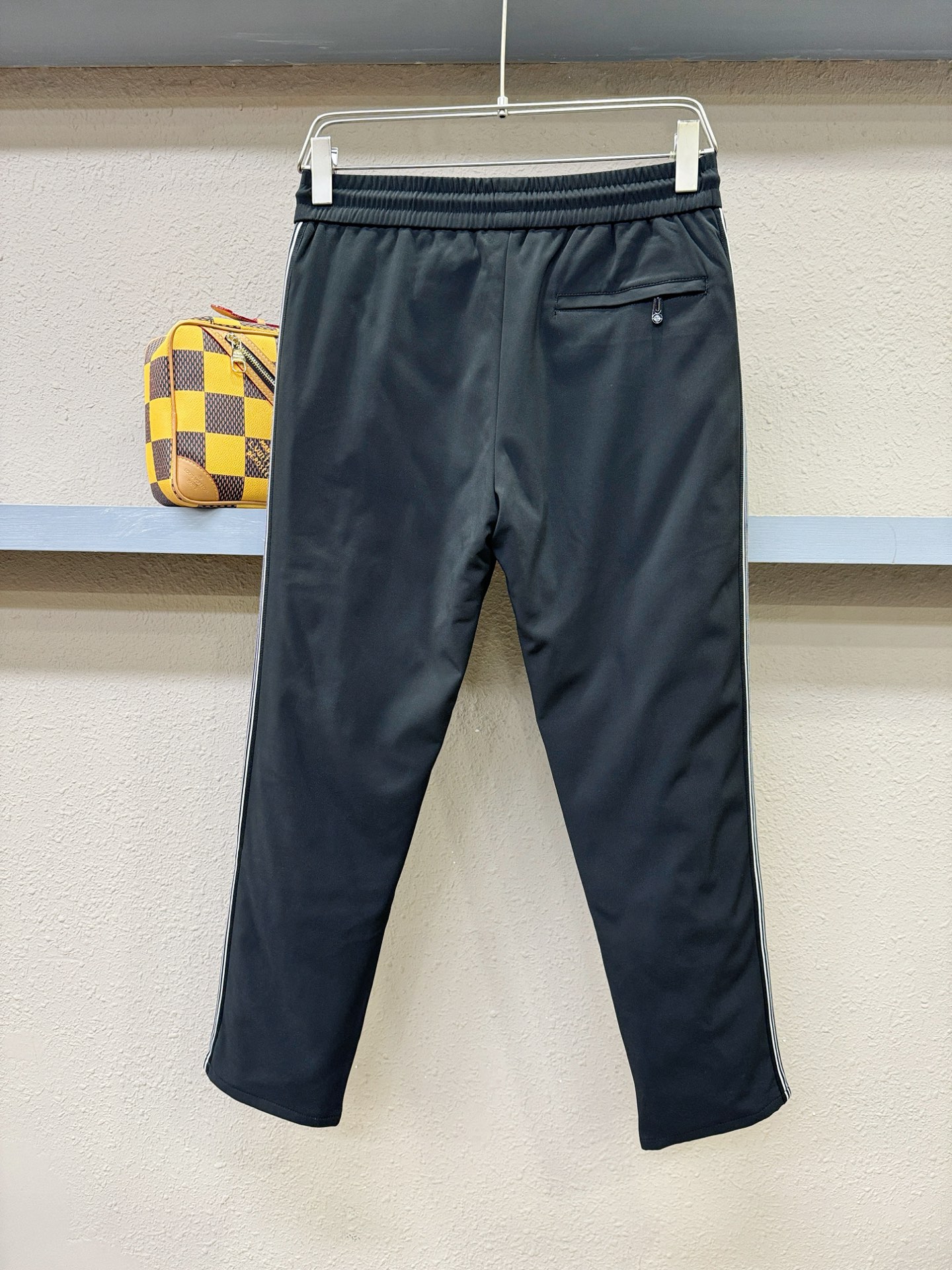 BC布鲁提 秋冬新款防寒机能羽绒裤，经典羽绒长裤，防风防雨雪，内里大朵绒填充，舒适保暖。运动时尚的同时无