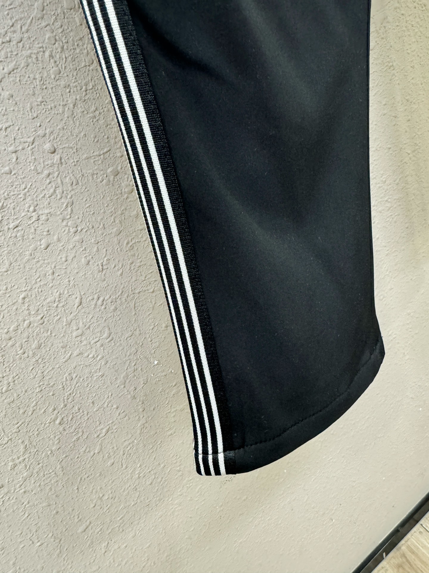 BC布鲁提 秋冬新款防寒机能羽绒裤，经典羽绒长裤，防风防雨雪，内里大朵绒填充，舒适保暖。运动时尚的同时无