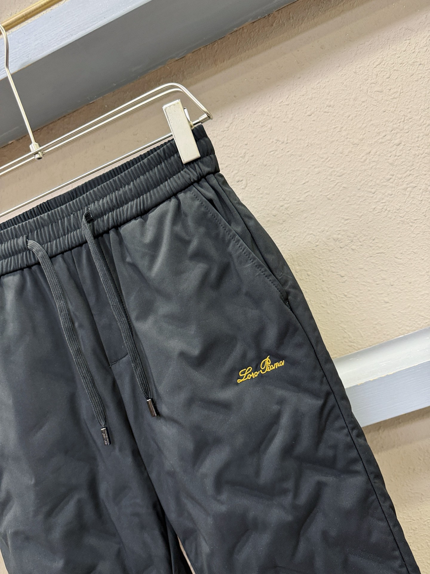 Loro Piana诺悠翩雅 秋冬新款防寒机能羽绒裤，经典羽绒长裤，防风防雨雪，内里大朵绒填充，舒适保暖