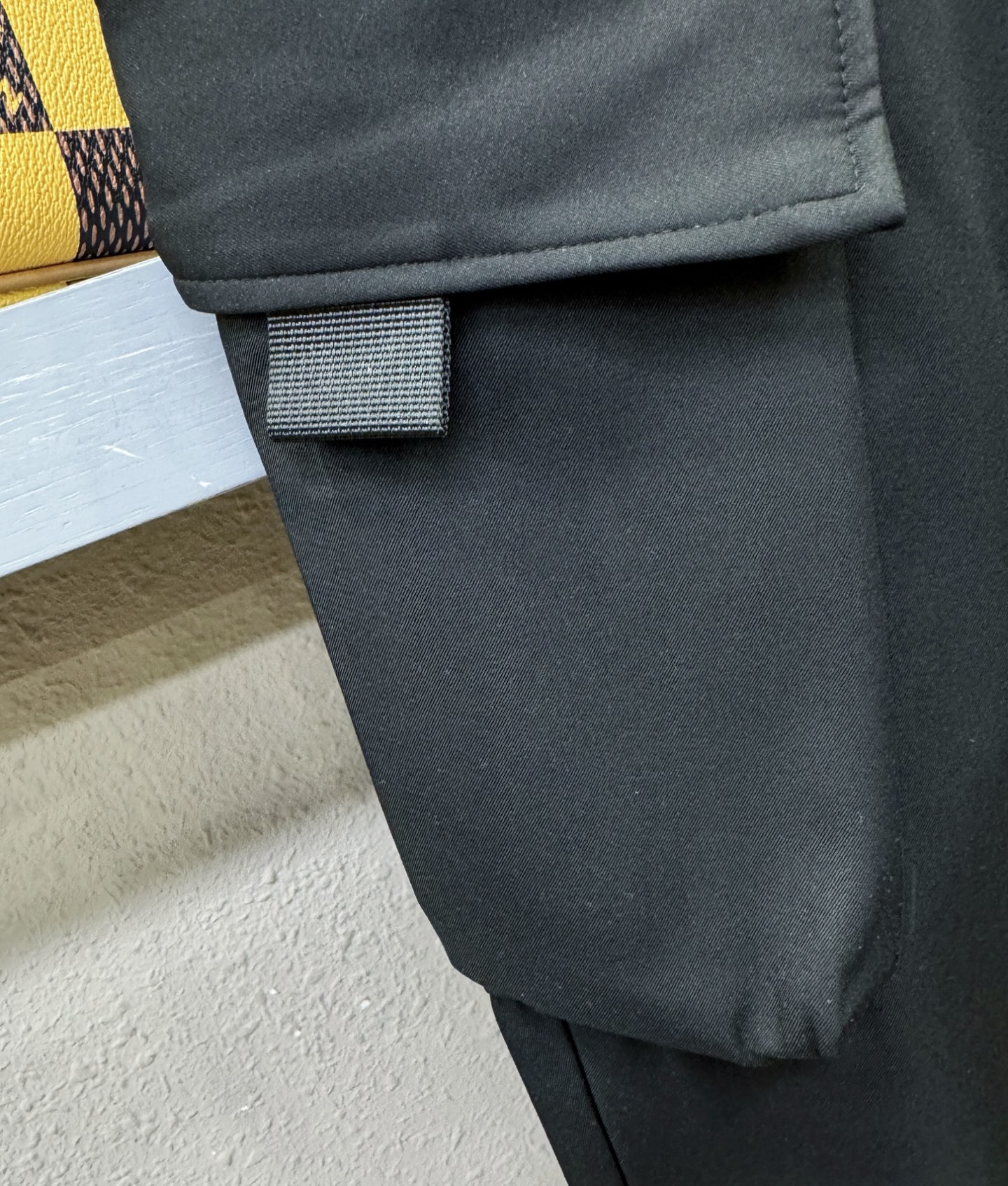 FENDI芬迪 秋冬新款防寒机能羽绒裤，经典羽绒长裤，防风防雨雪，内里大朵绒填充，舒适保暖。运动时尚的同