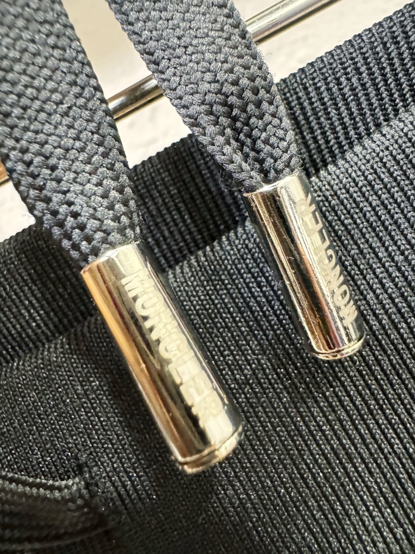 Moncler蒙口 秋冬新款防寒机能羽绒裤，经典羽绒长裤，防风防雨雪，内里大朵绒填充，舒适保暖。运动时尚