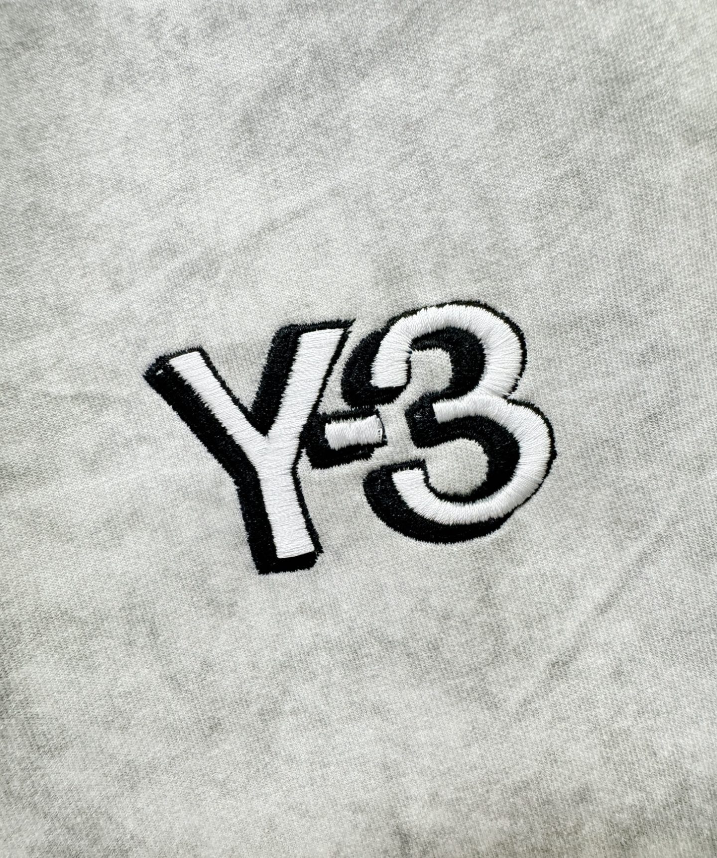 Y-3 新品休闲裤，选用欧洲进口面料，柔软舒适有质感，原版五金配件，非常炫酷，细节处理精致，上身效果超级